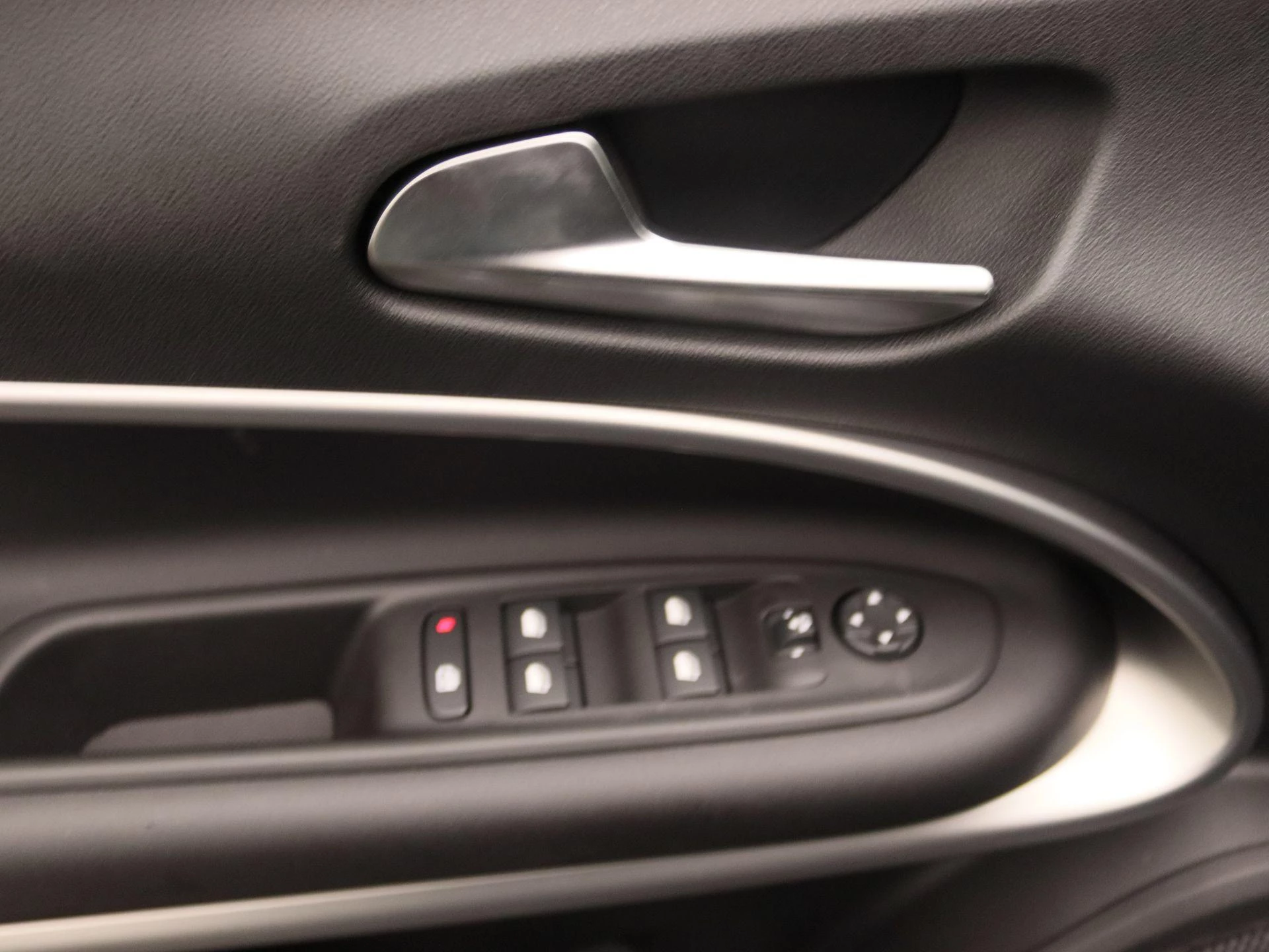 Jeep Avenger 1.2 e-Hybrid Summit