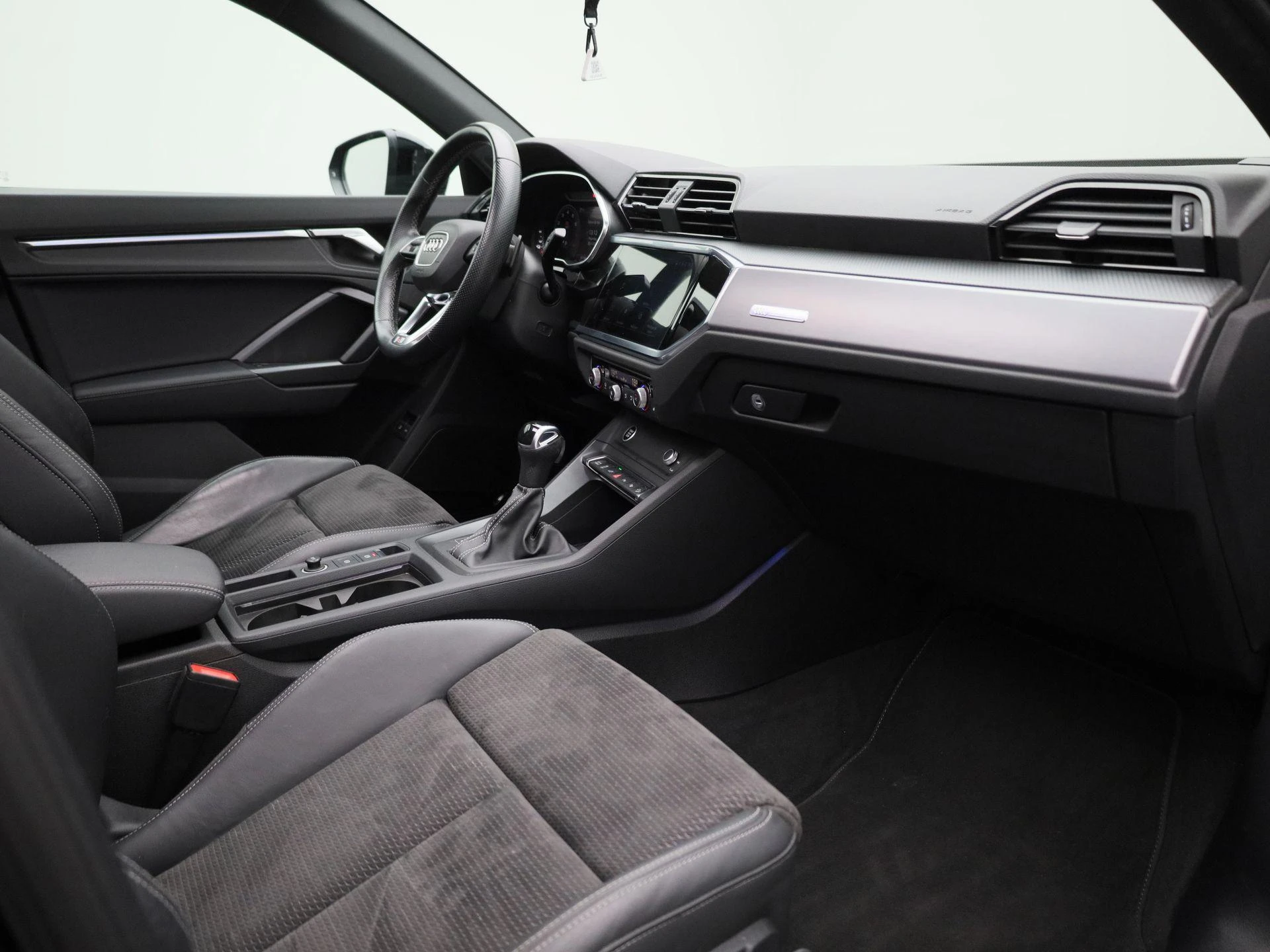Audi-Q3-image-40
