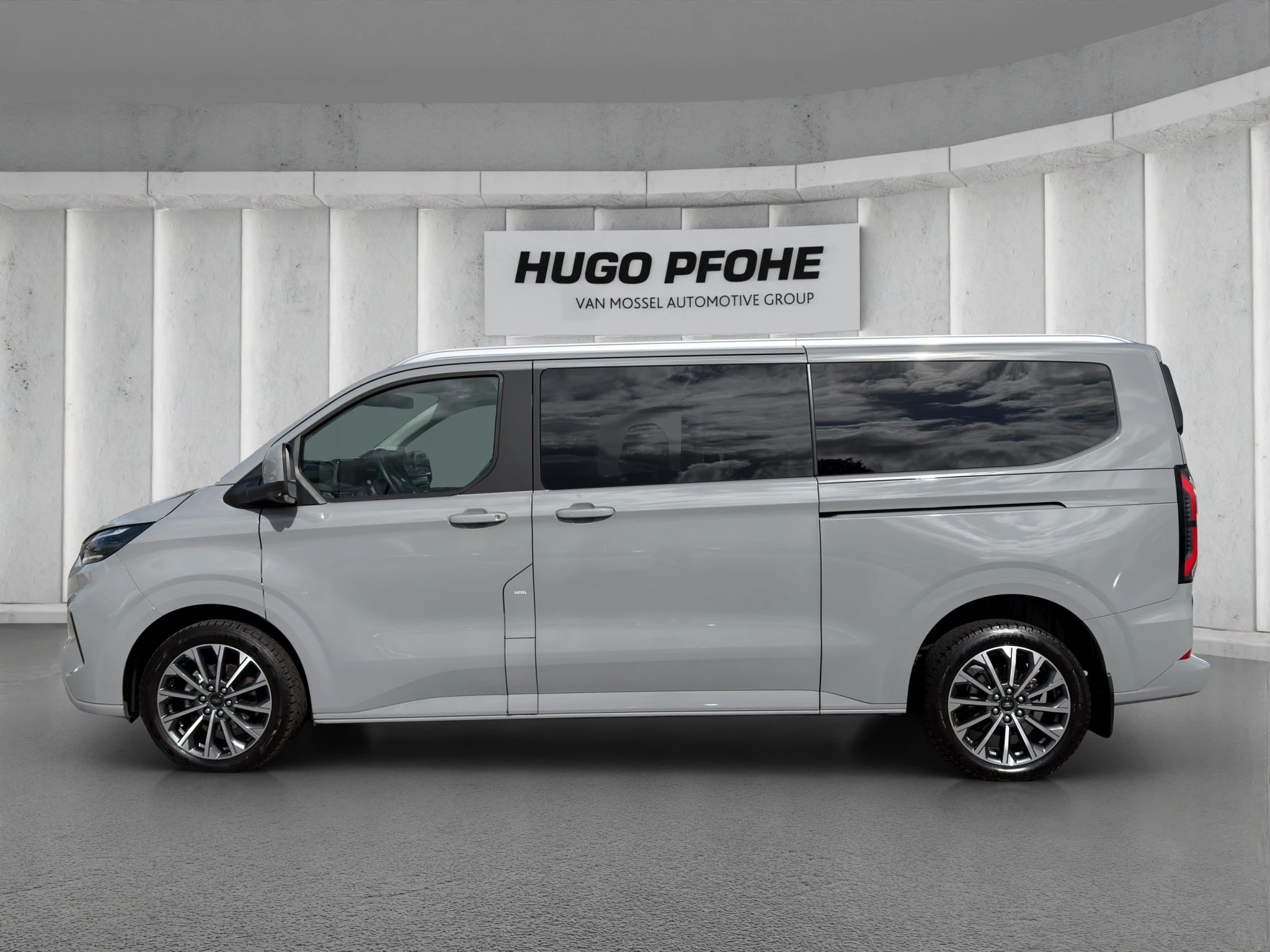 Ford-Tourneo Custom-image-1