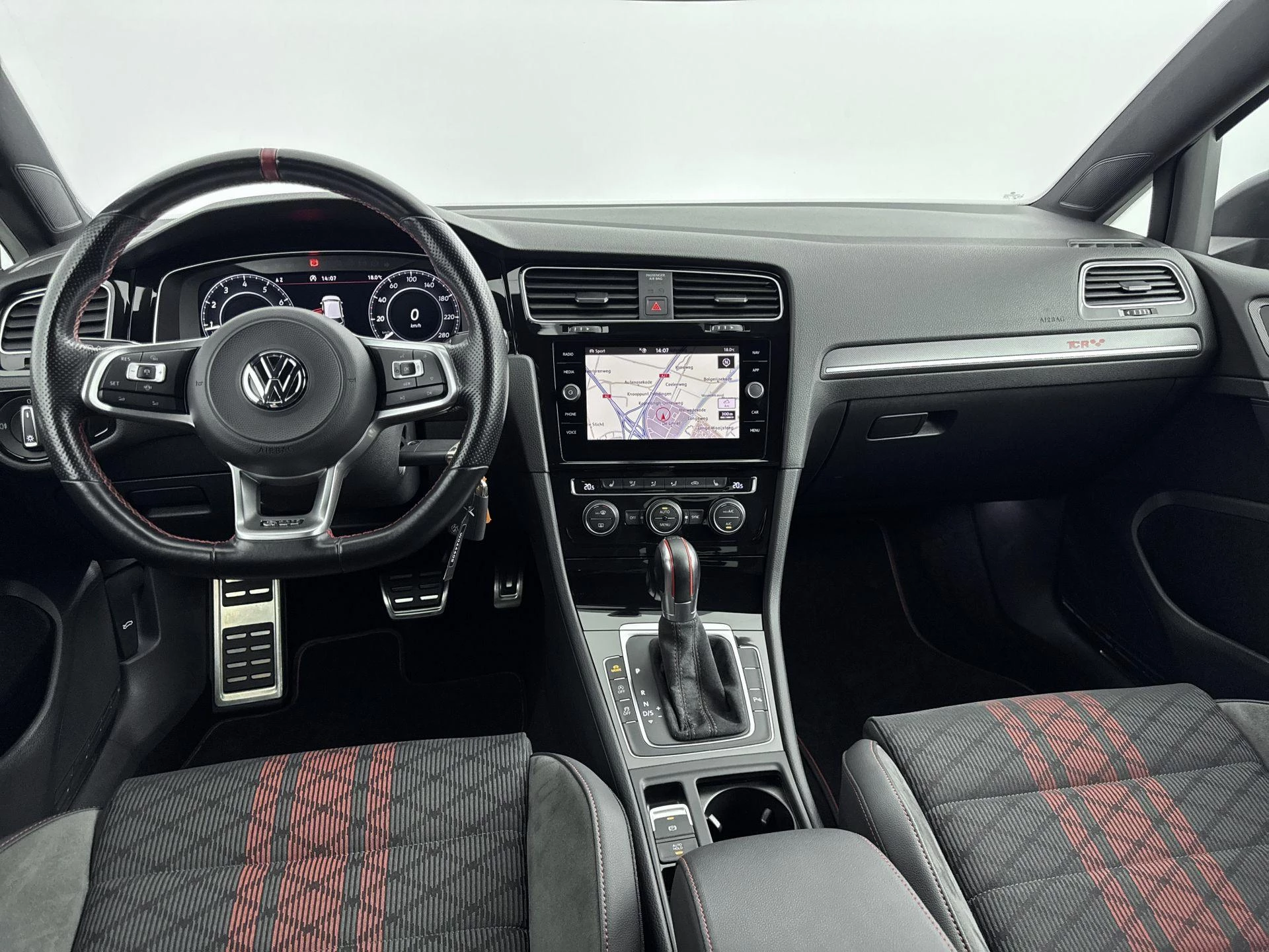 Volkswagen-Golf-image-15