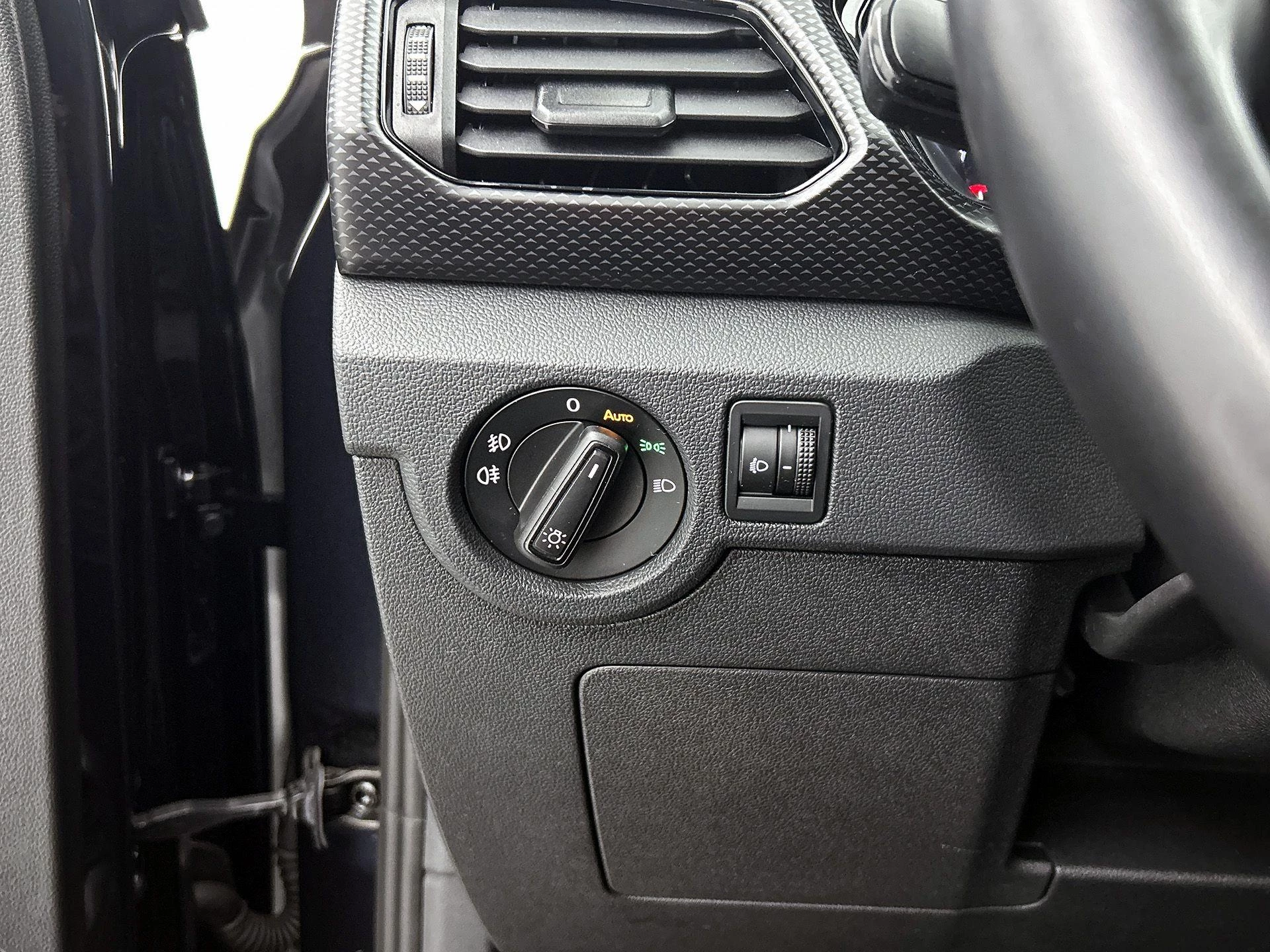 Volkswagen-T-Cross-image-21