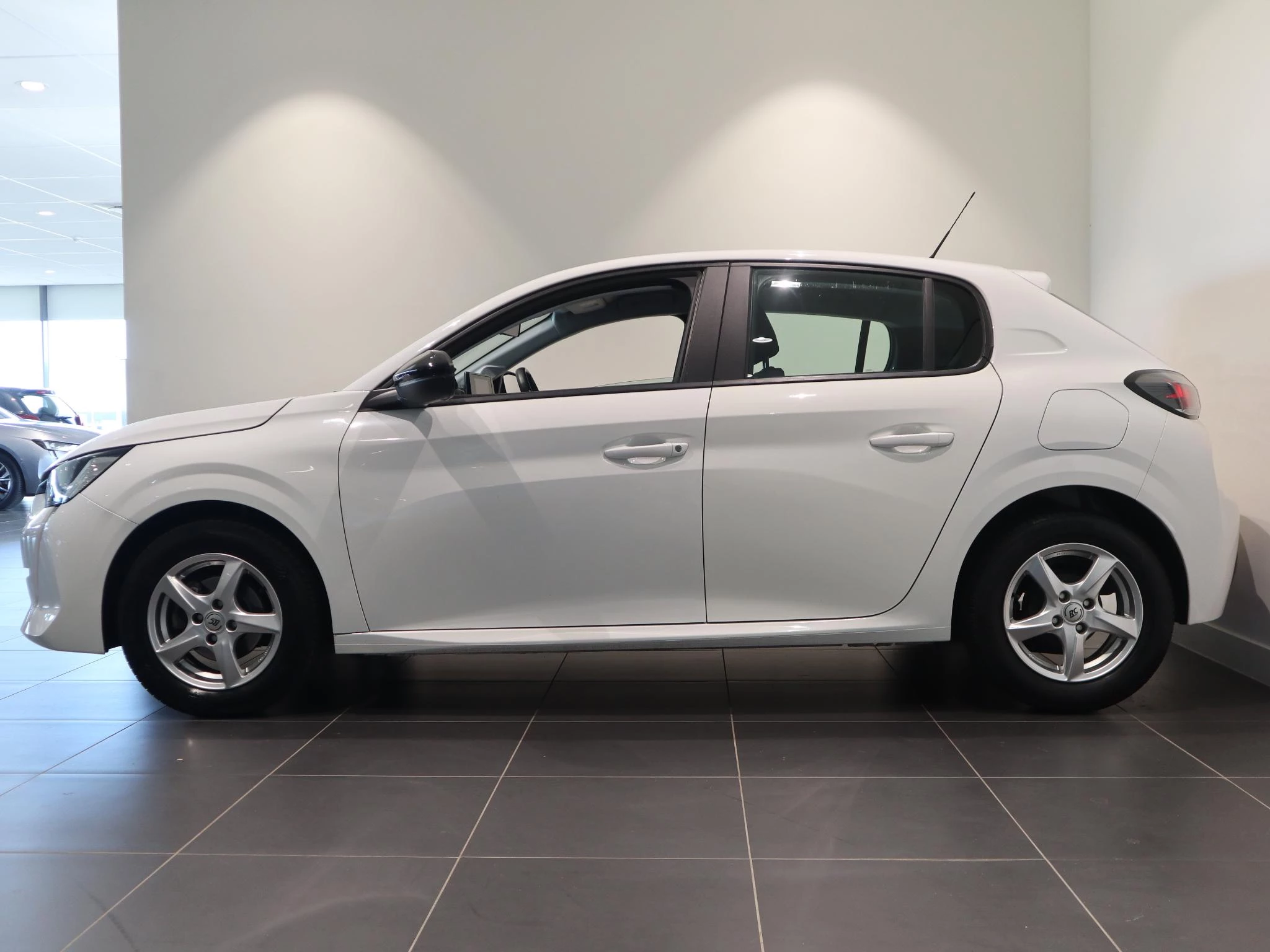 Peugeot-208-image-3