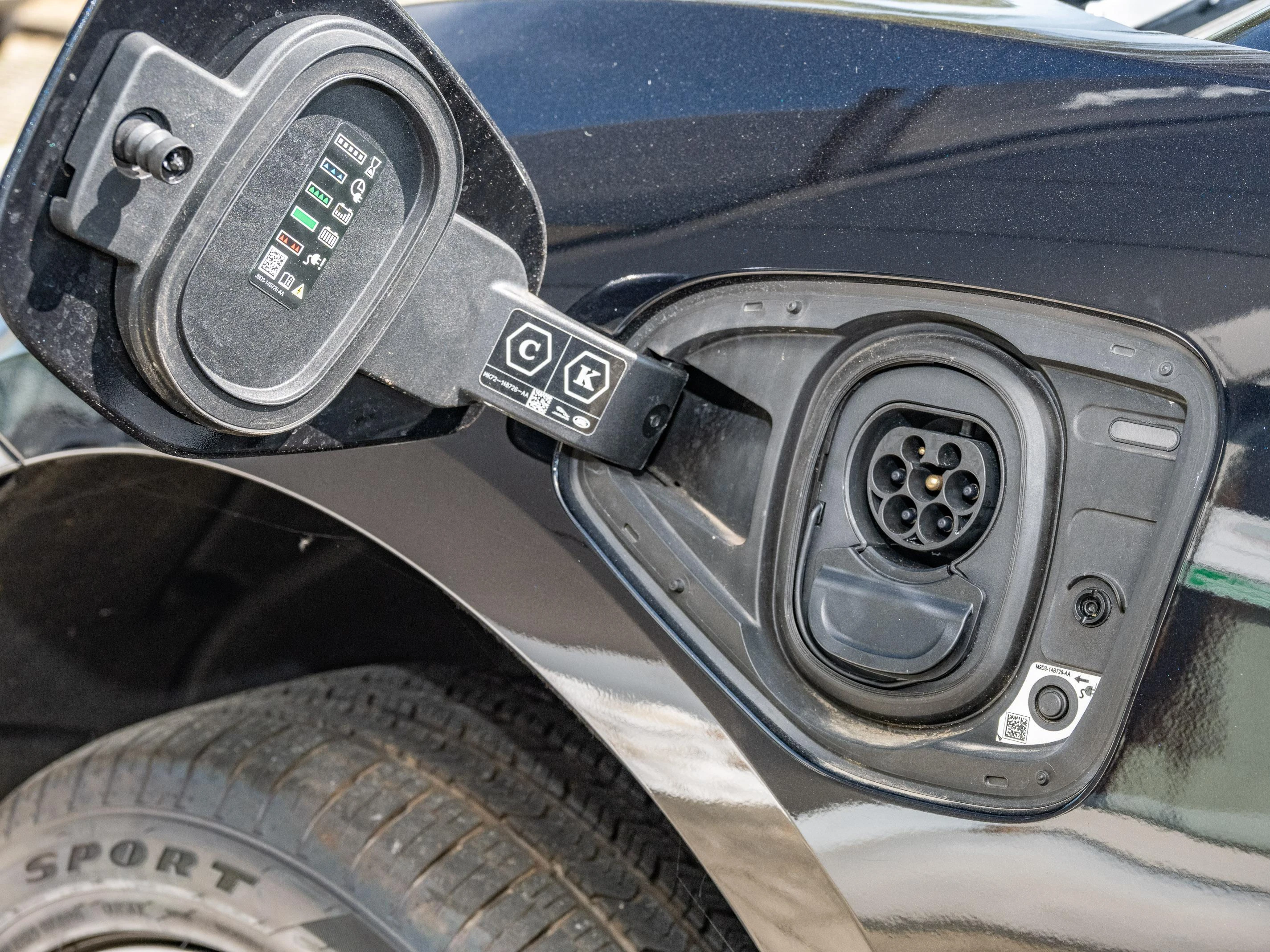 Jaguar-I-PACE-image-26