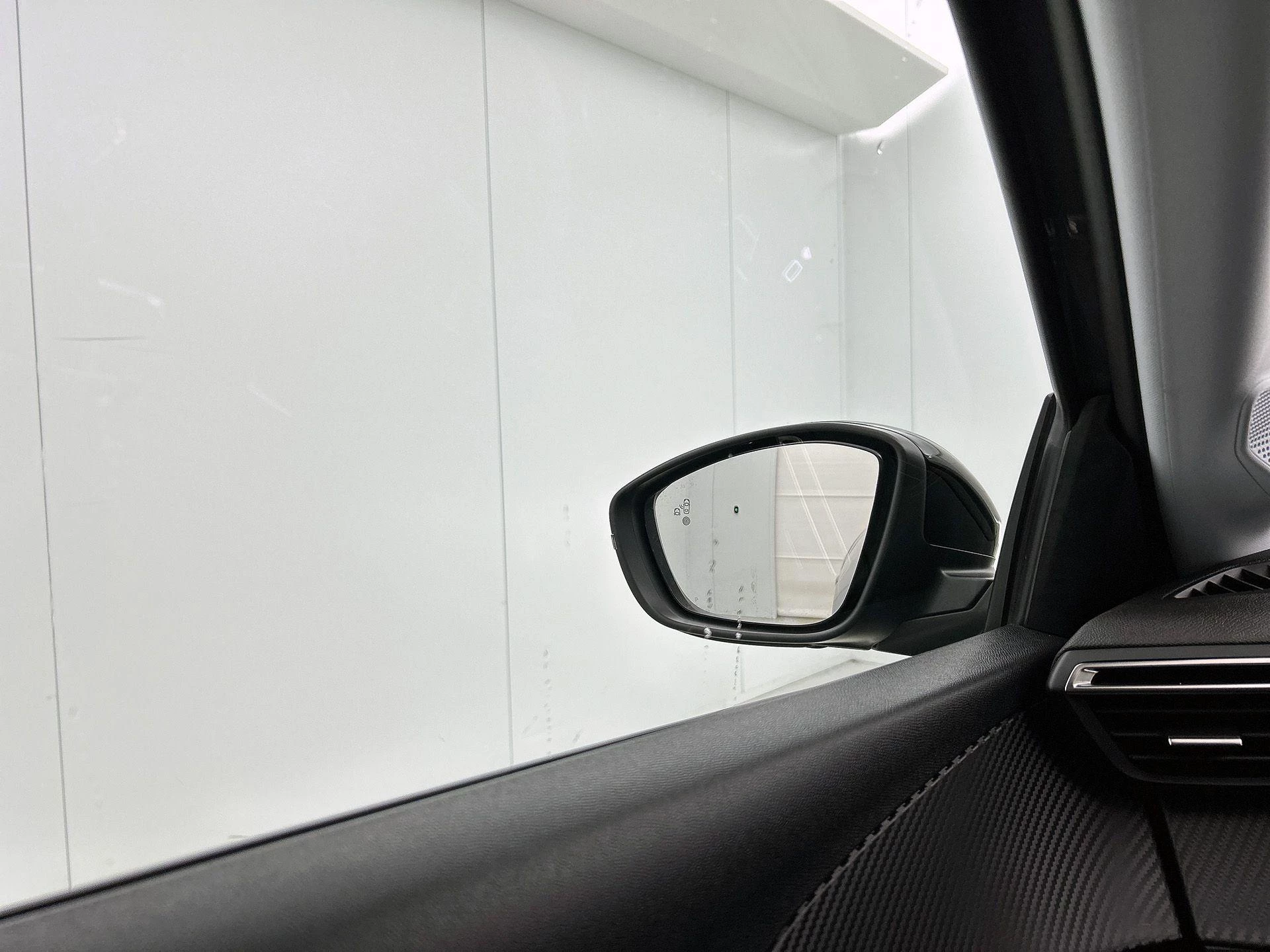 Peugeot-208-image-18