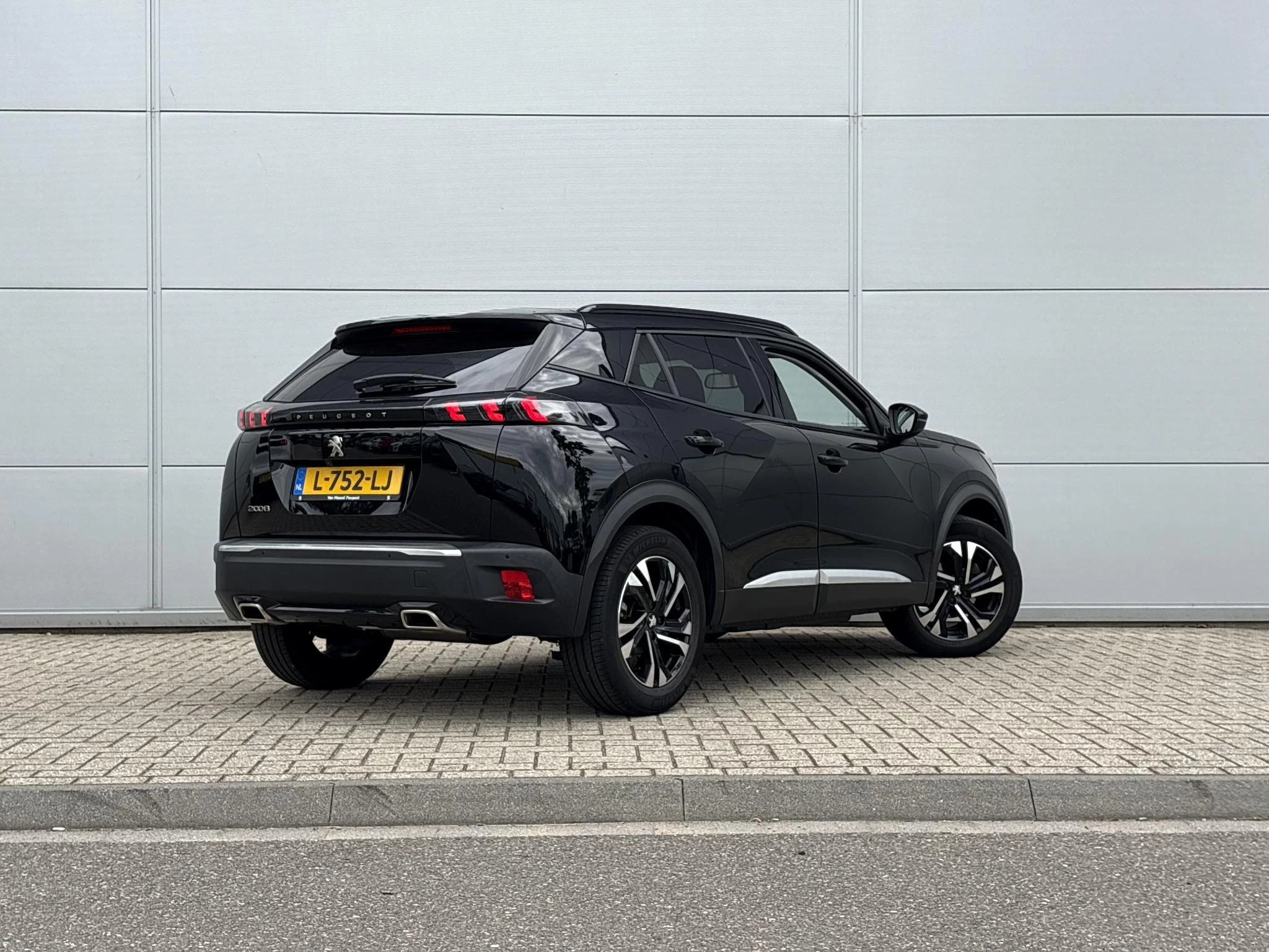 Peugeot 2008 1.2 PureTech Blue Lease Allure