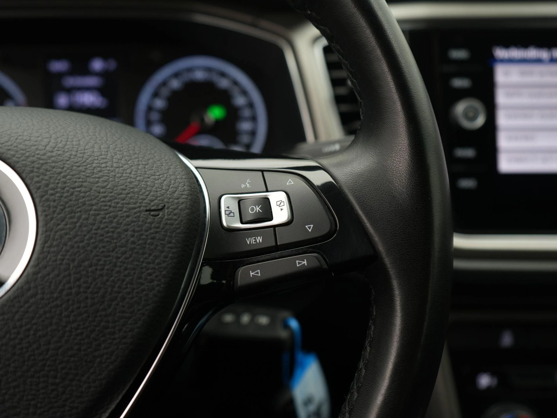 Volkswagen-T-Roc-image-24