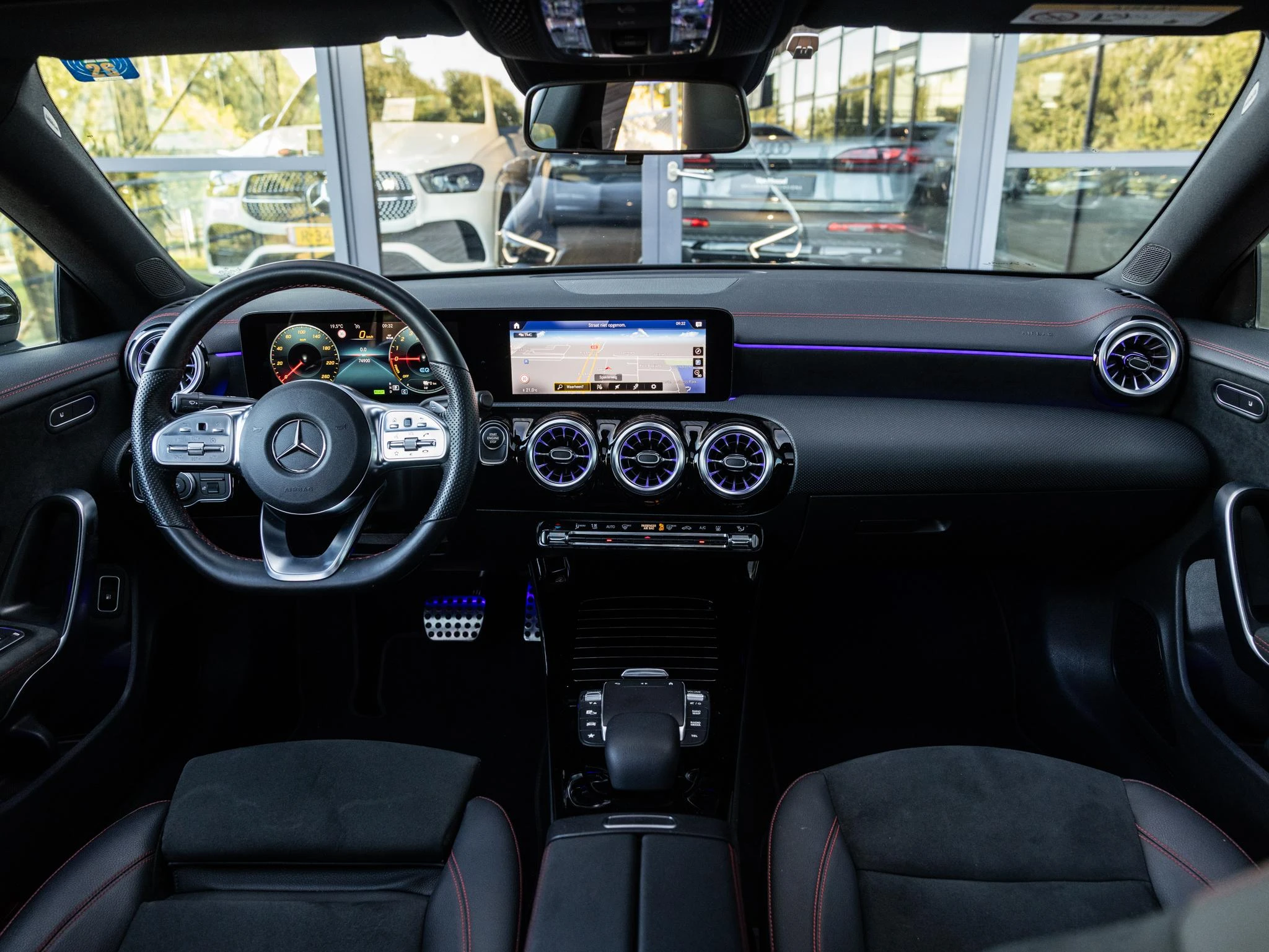 Mercedes-Benz-CLA-image-18
