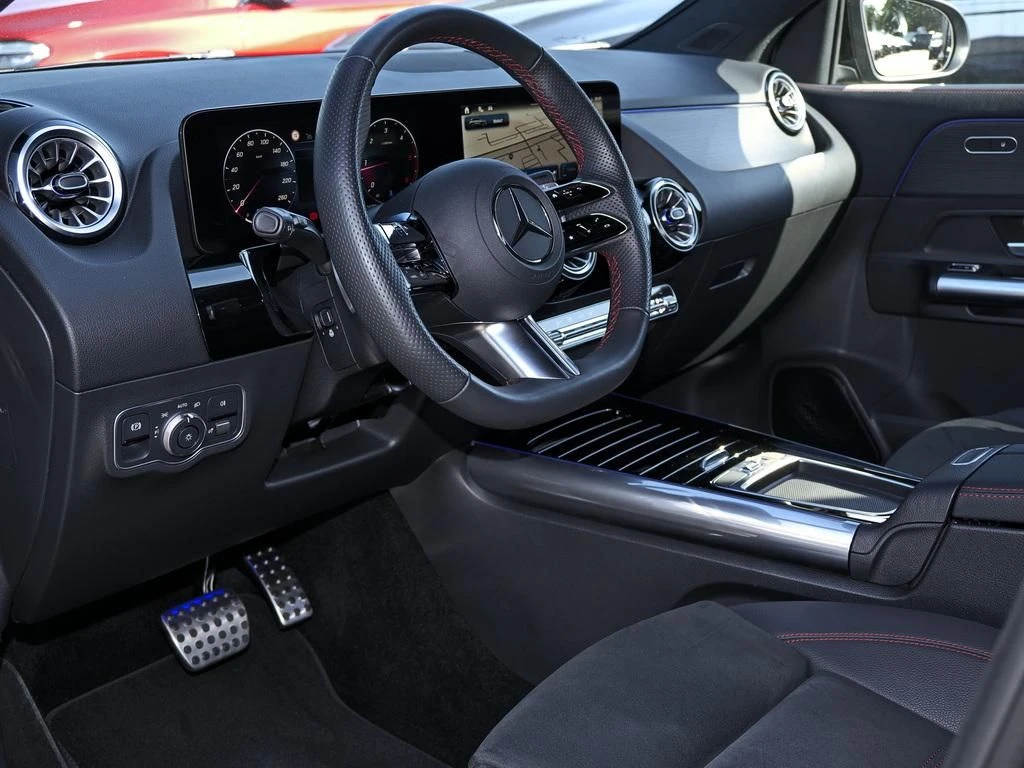 Mercedes-Benz-GLA 220 d-image-8