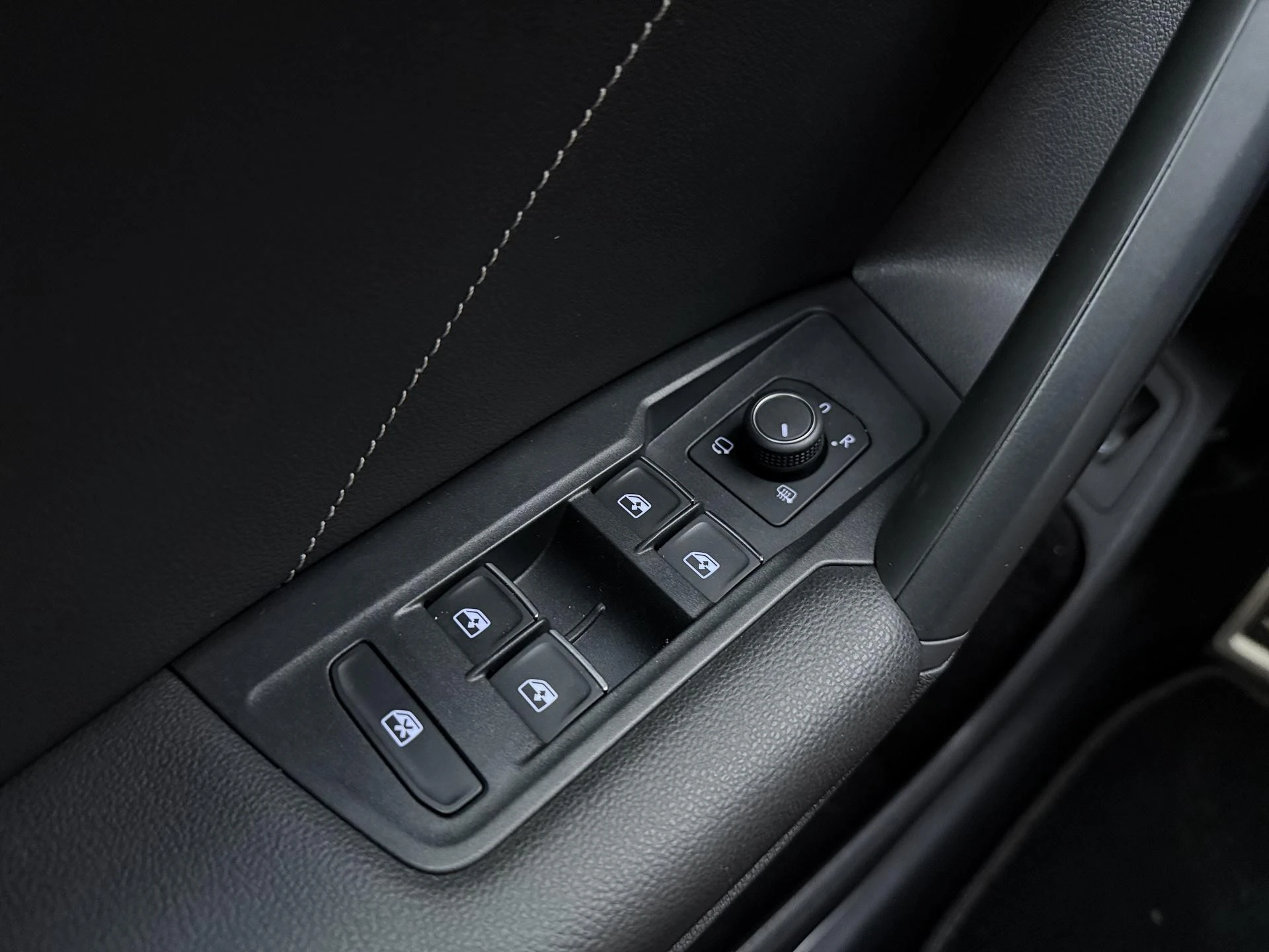 Volkswagen-Tiguan-image-16
