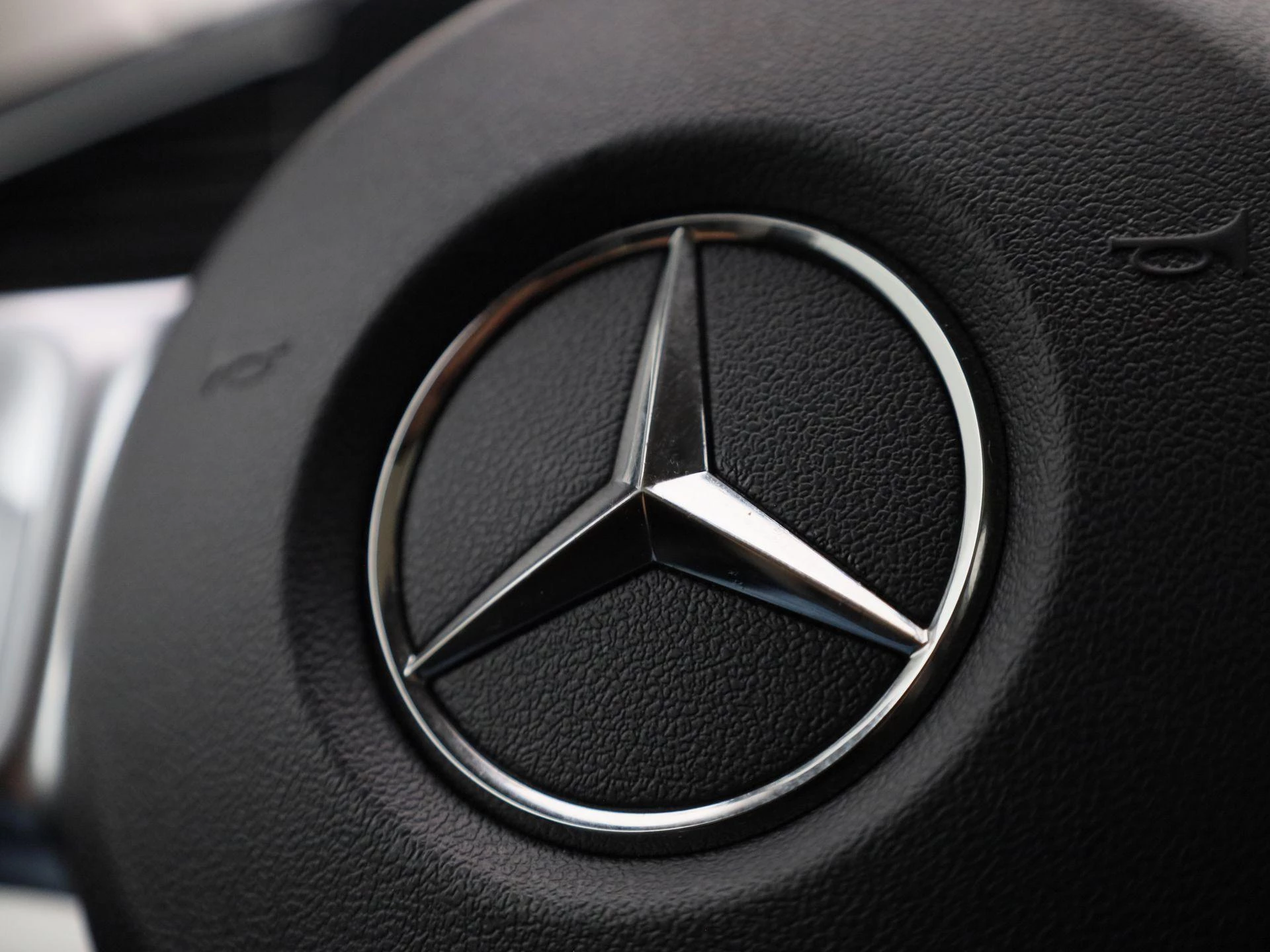 Mercedes-Benz-GLE-image-32