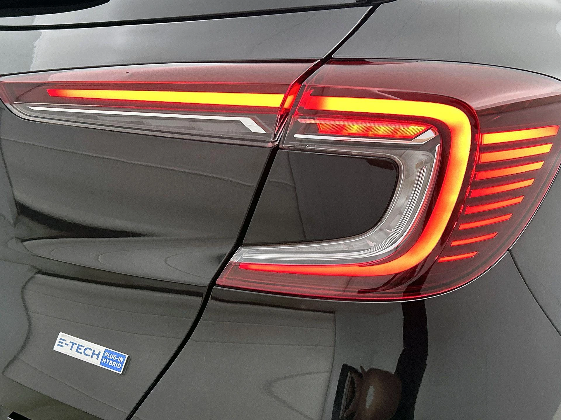 Renault Captur 1.6 E-Tech Plug-in Hybrid 160 Initiale Paris