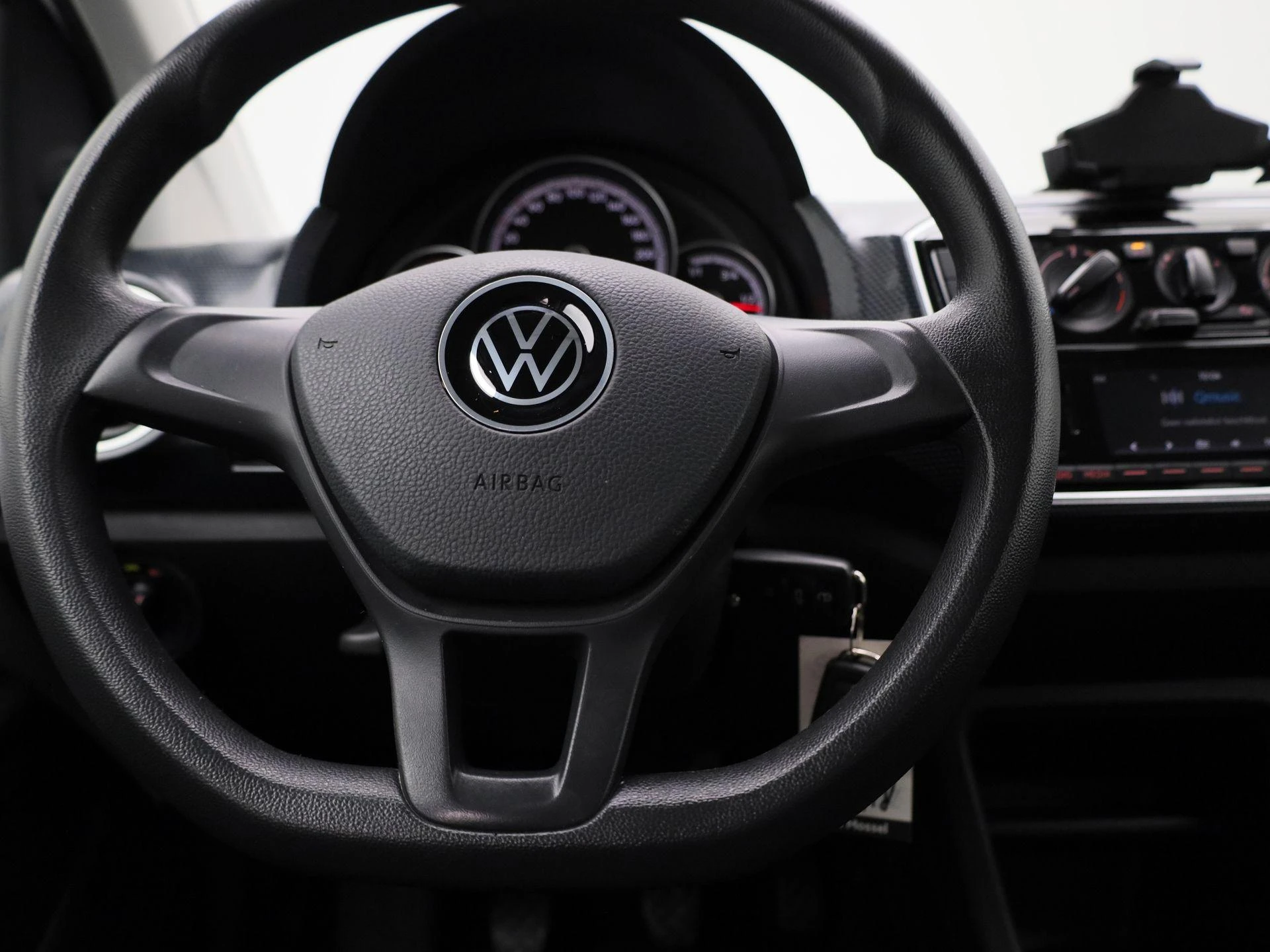 Volkswagen-up!-image-6