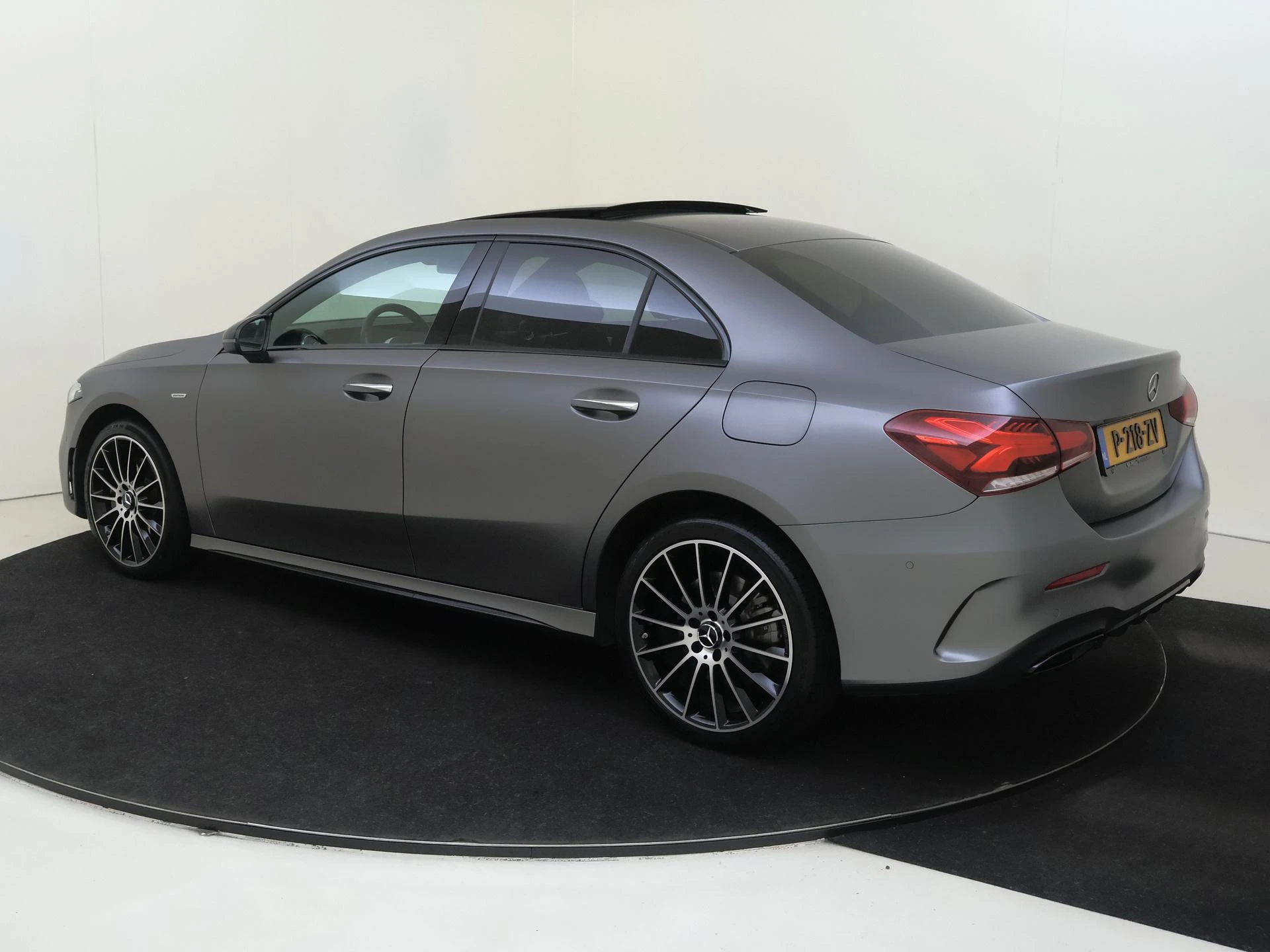 Mercedes-Benz-A-Klasse-image-2