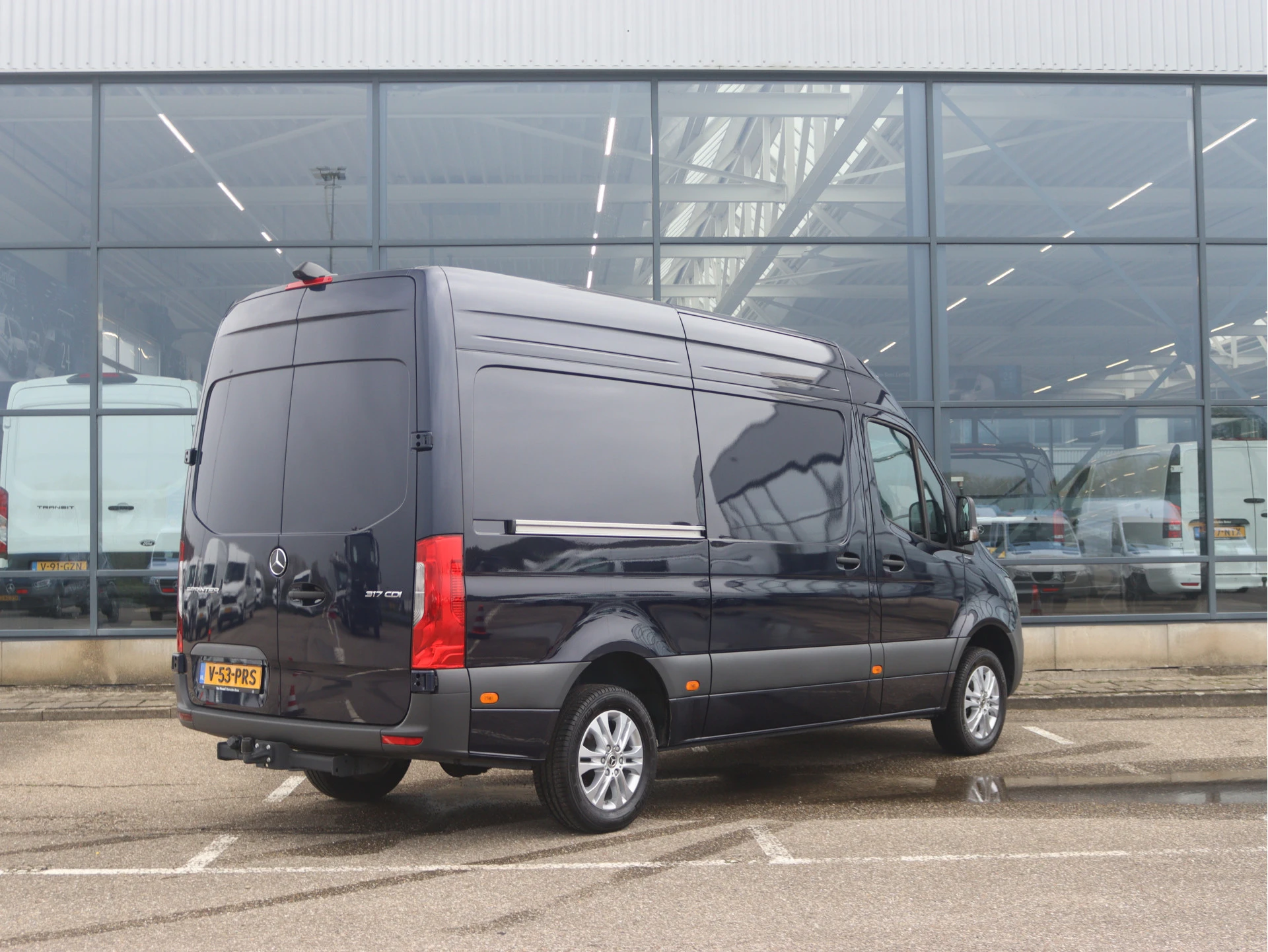 Mercedes-Benz-Sprinter-image-1