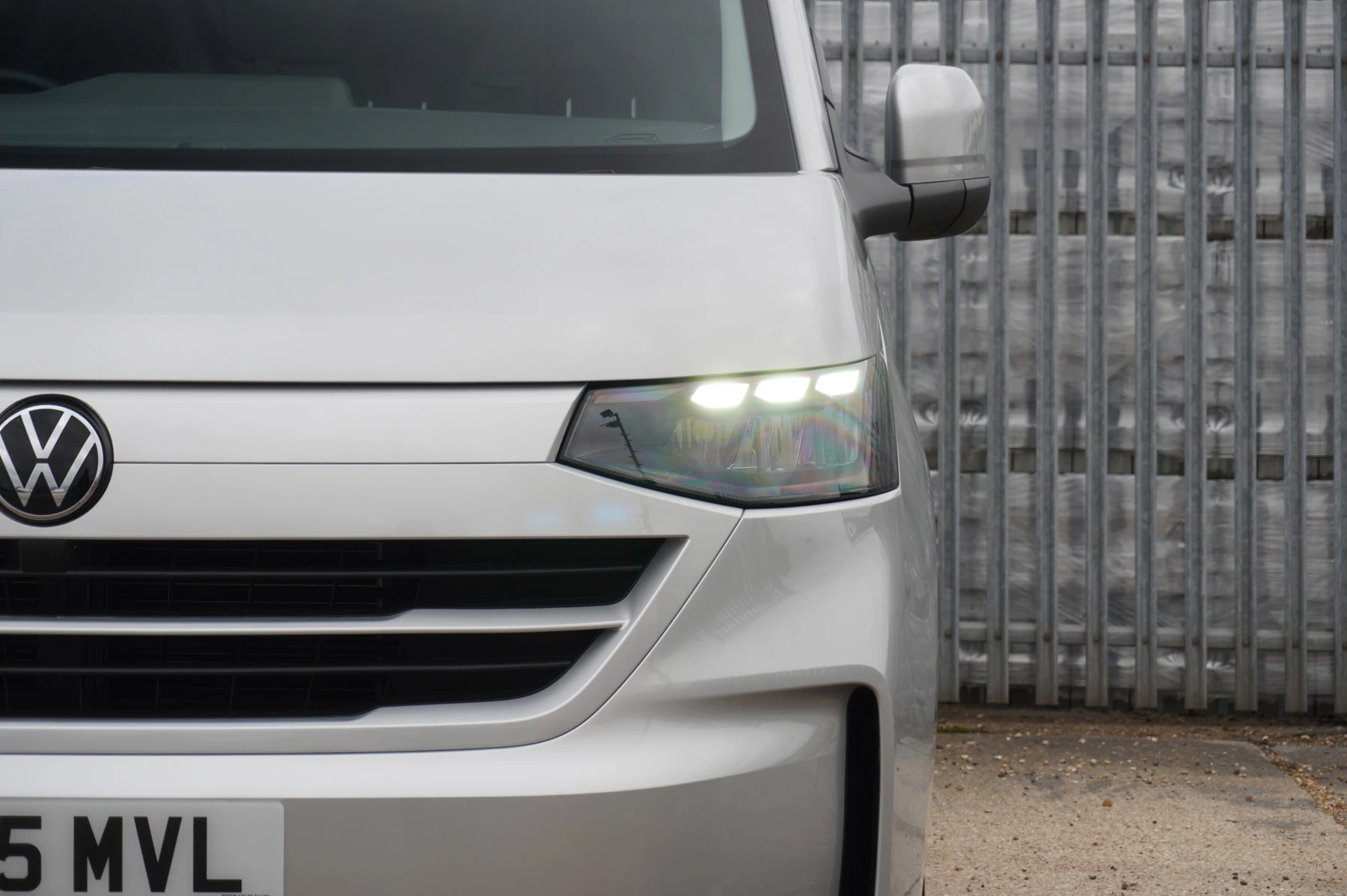 Volkswagen-Transporter-image-23