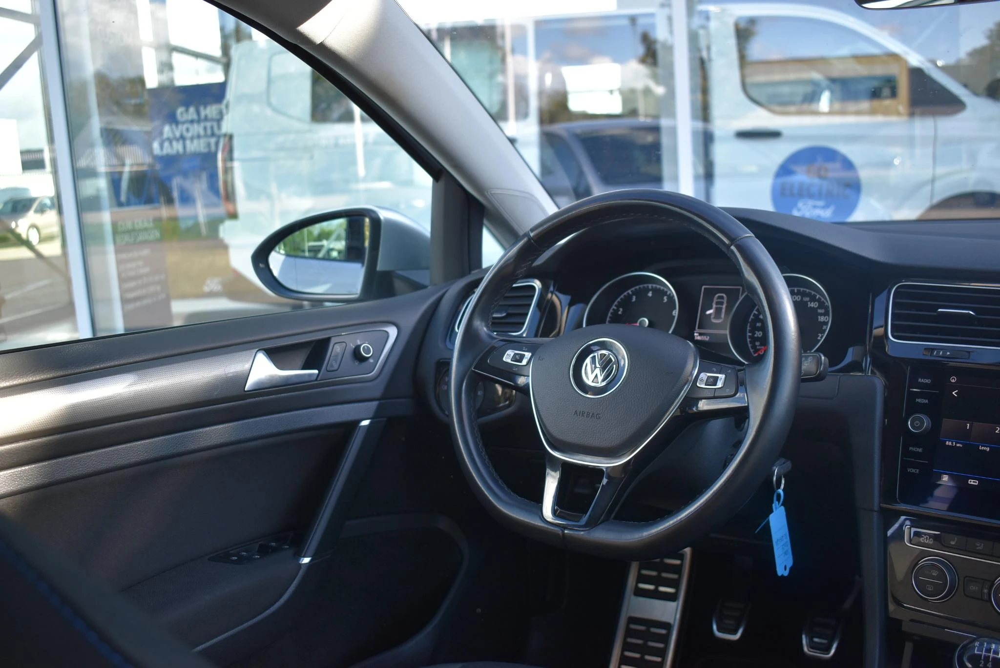 Volkswagen-Golf-image-41