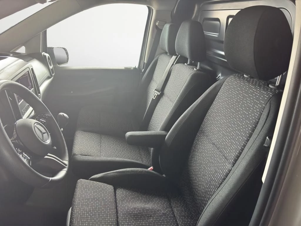 Mercedes-Benz-Vito-image-15
