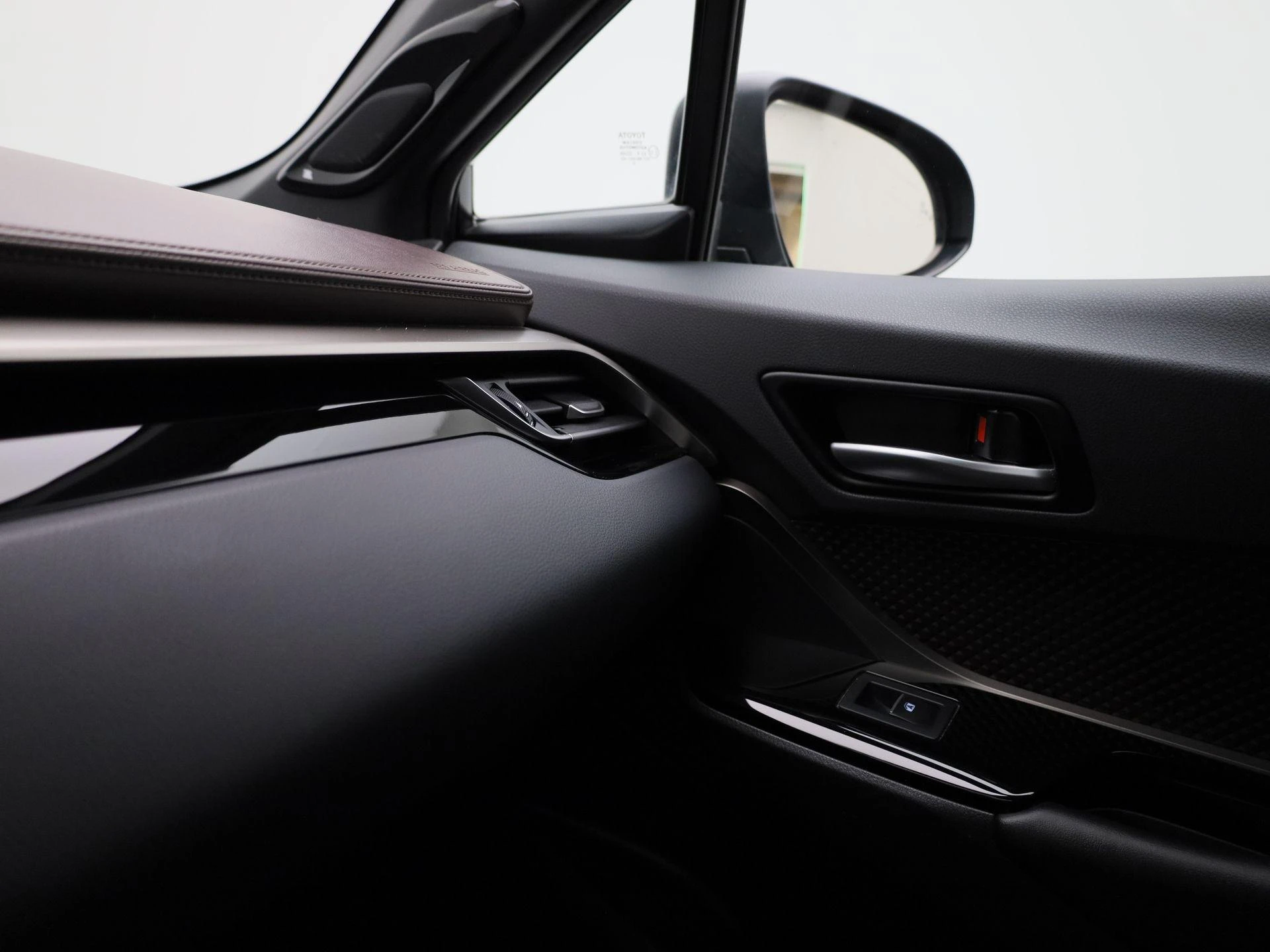 Toyota-C-HR-image-29