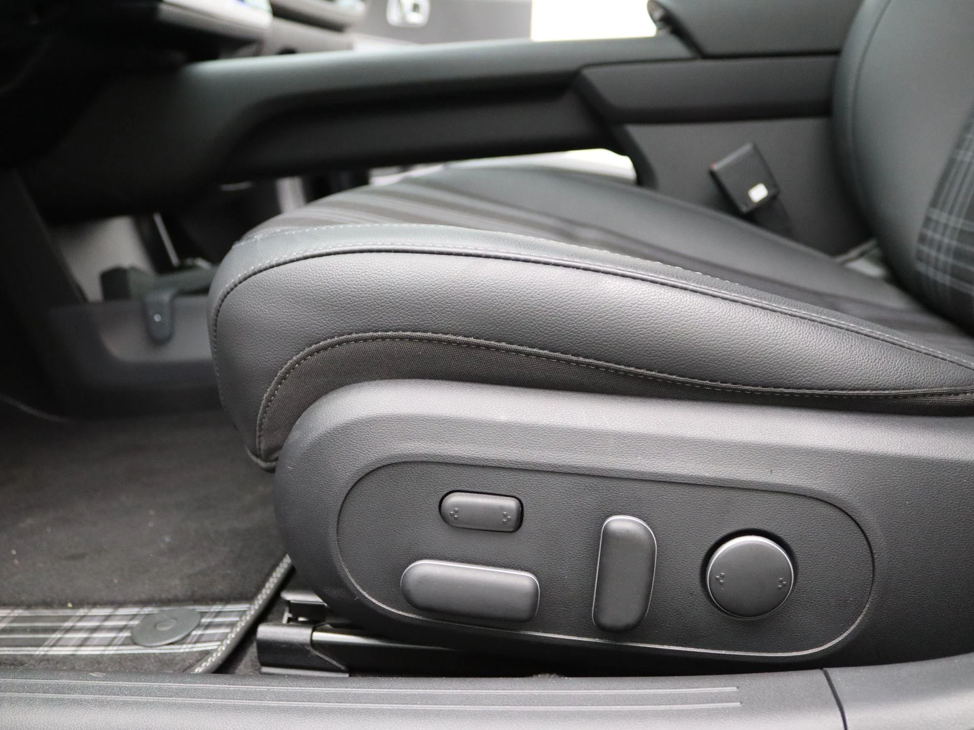 Hyundai-IONIQ 6-image-25