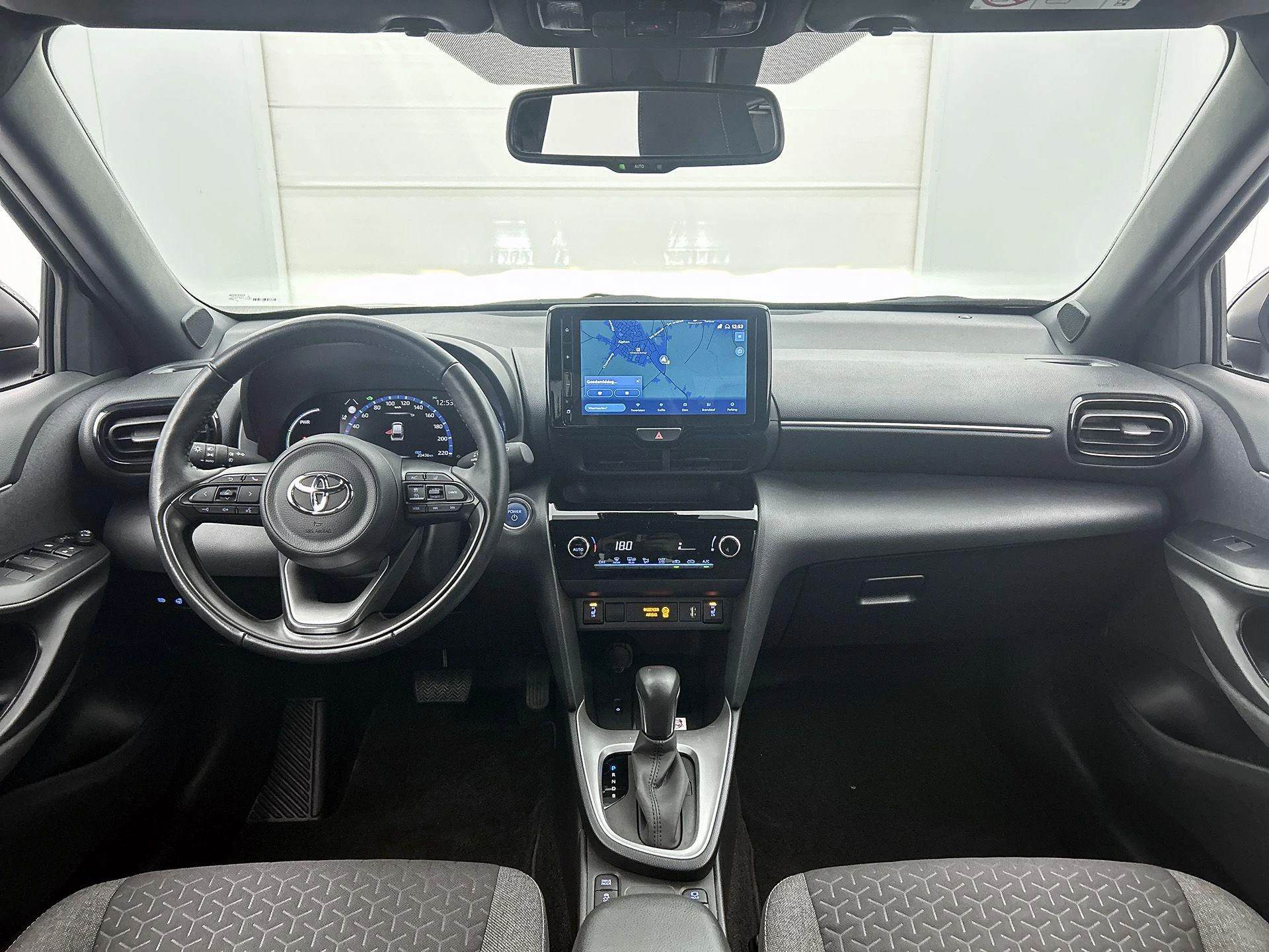 Toyota-Yaris Cross-image-22