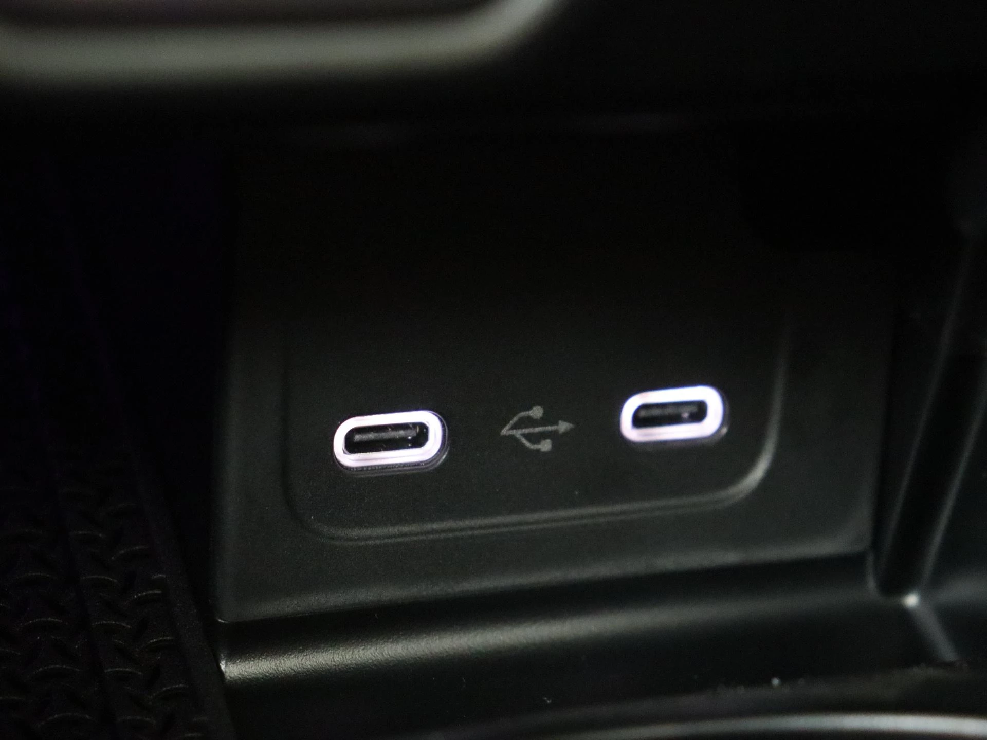 Mercedes-Benz-C-Klasse-image-23