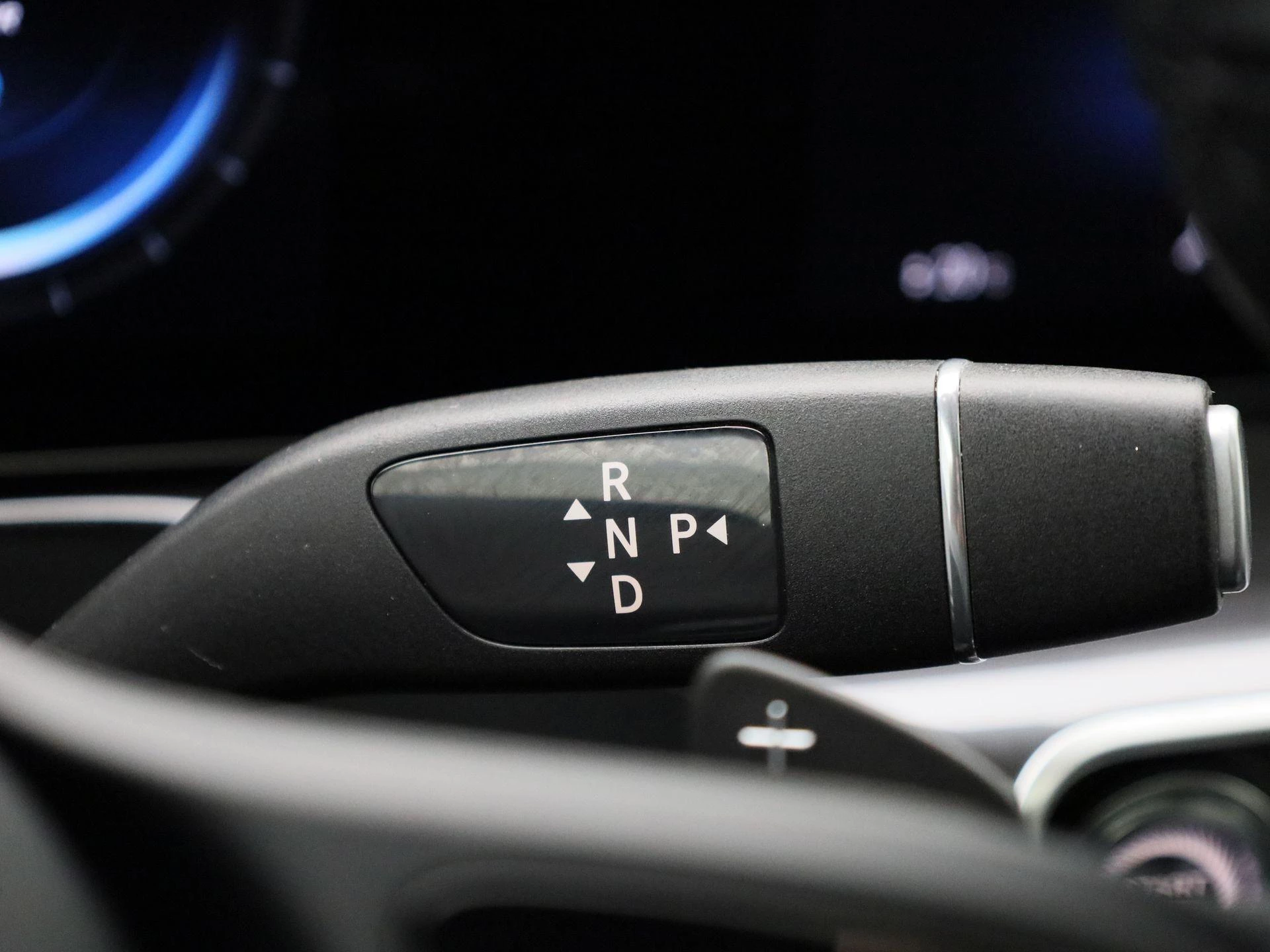 Mercedes-Benz-EQC-image-30