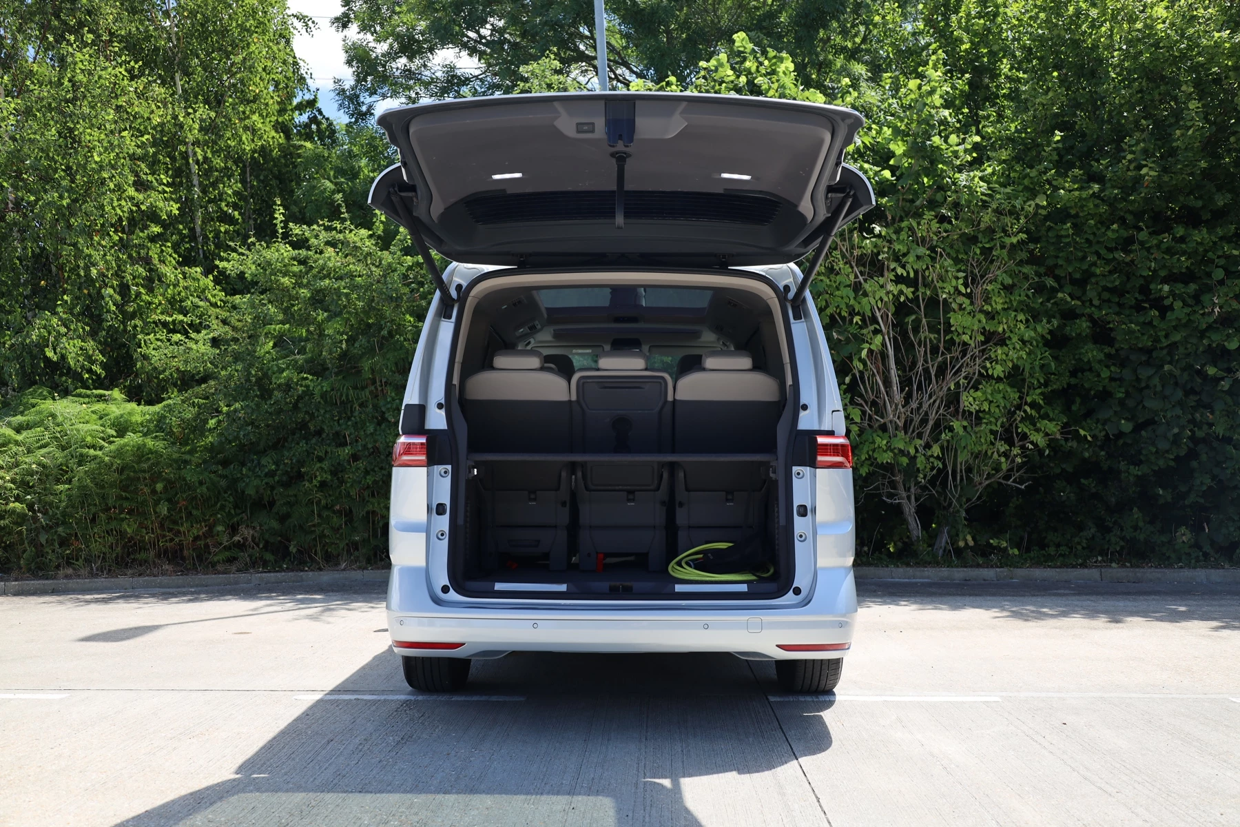 Volkswagen-Multivan-image-30