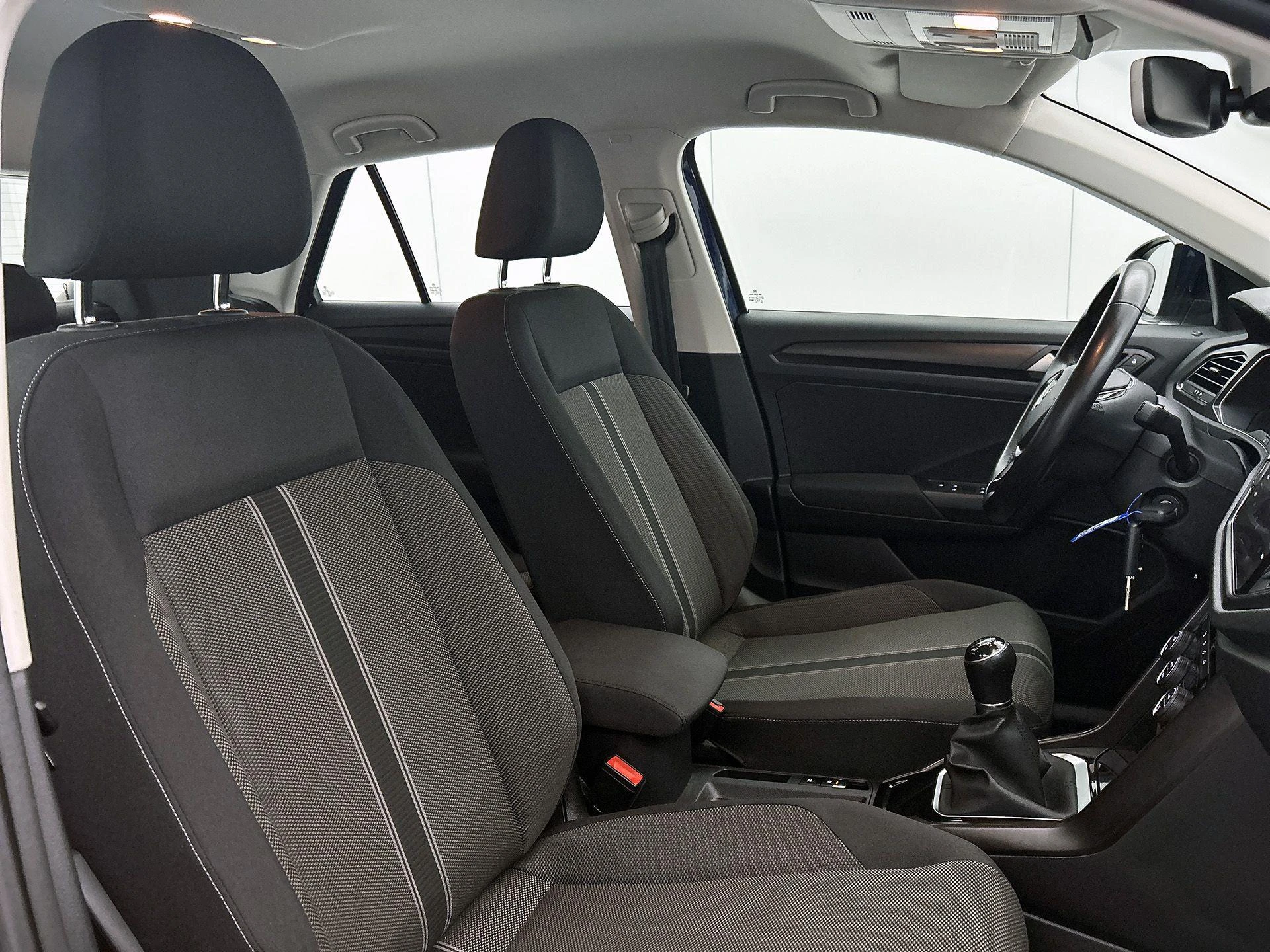 Volkswagen-T-Roc-image-33