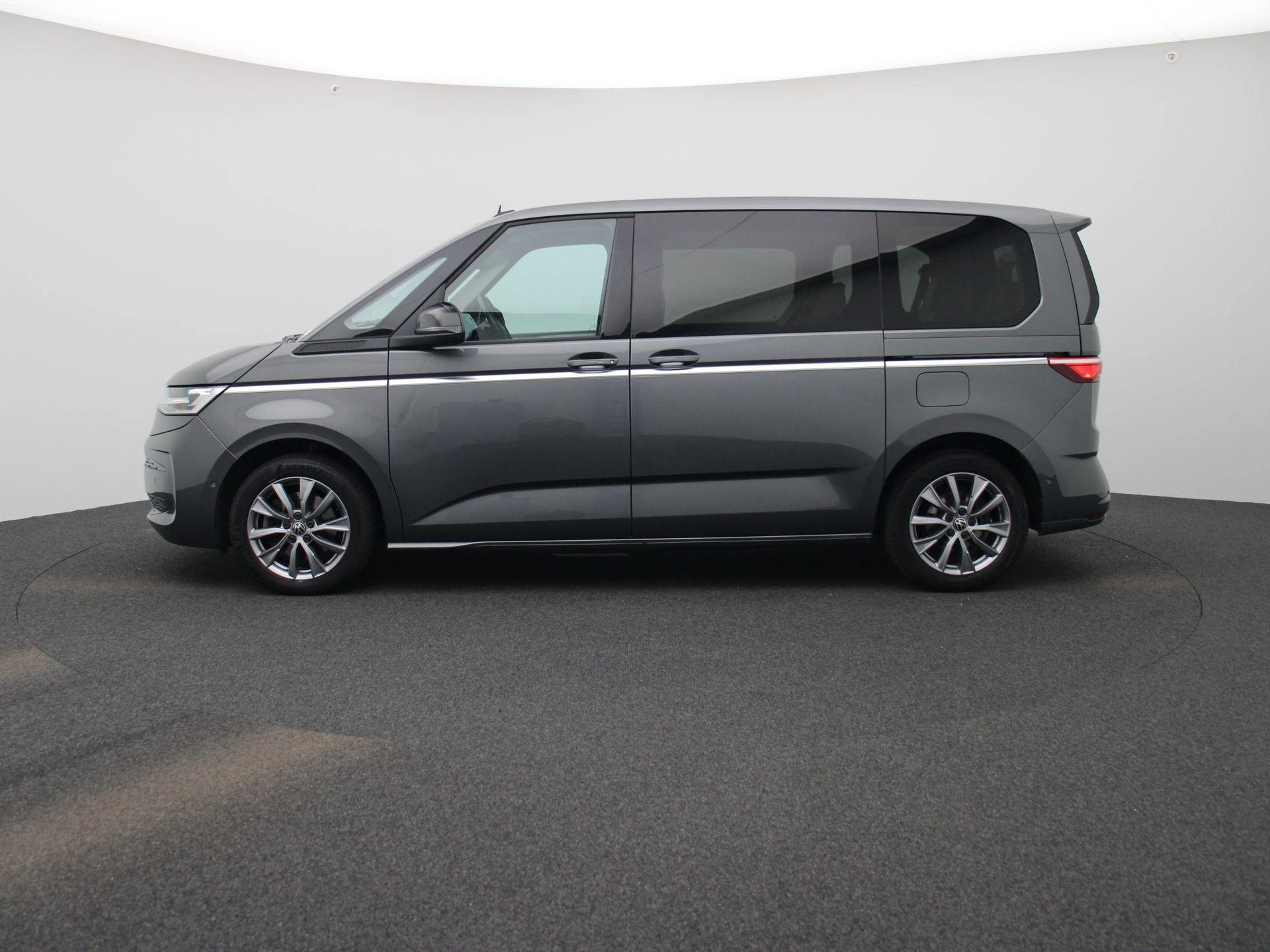 Volkswagen-Multivan-image-3