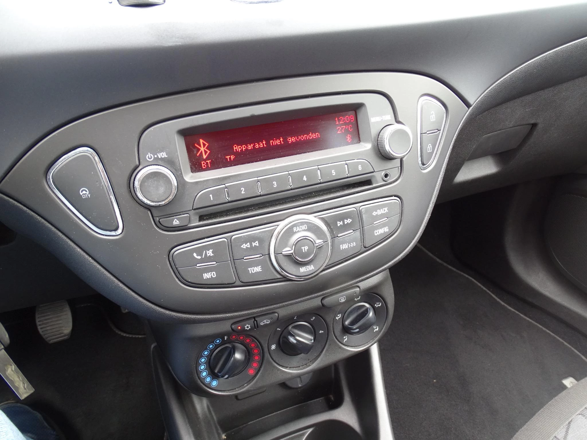 Opel Corsa 1.2 120 Years edition