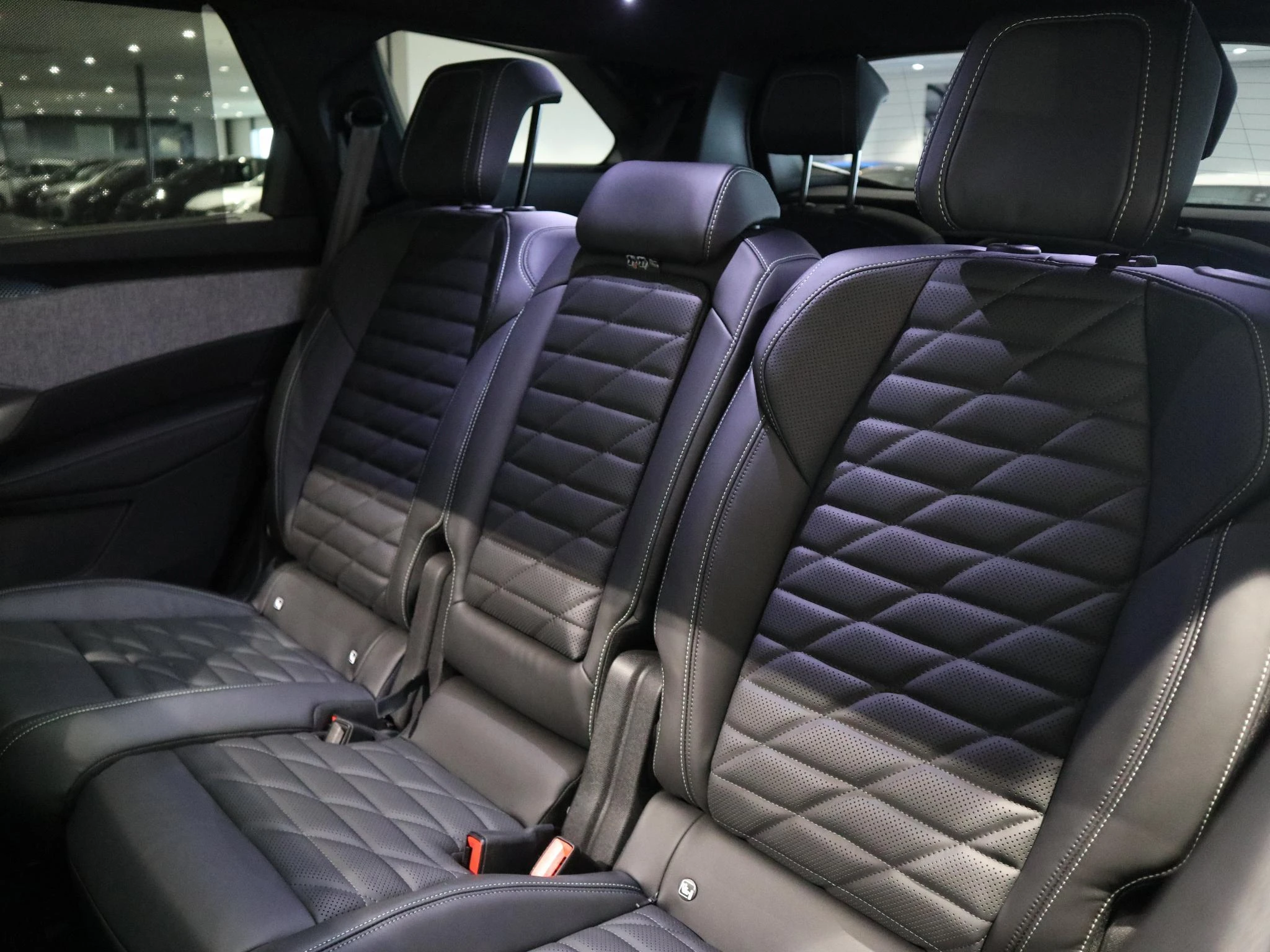Peugeot-e-5008-image-6