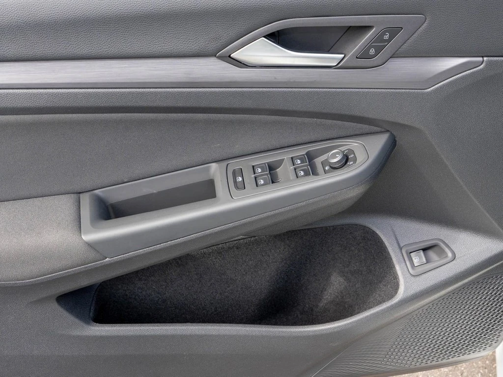 Volkswagen-Golf-image-17