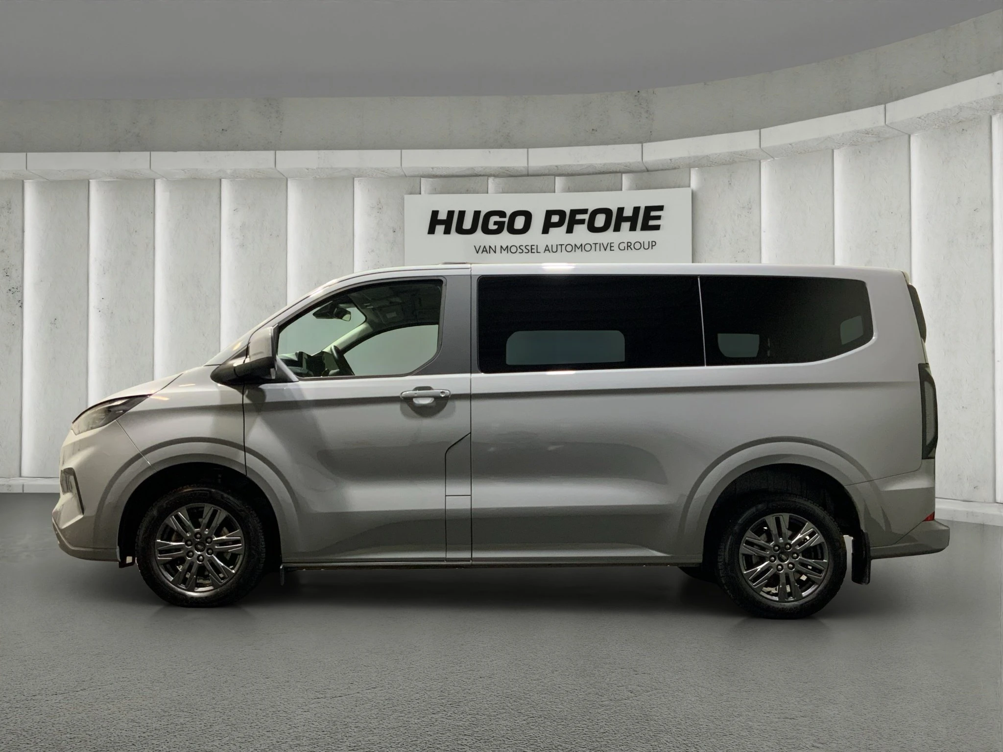 Ford-Tourneo Custom-image-1