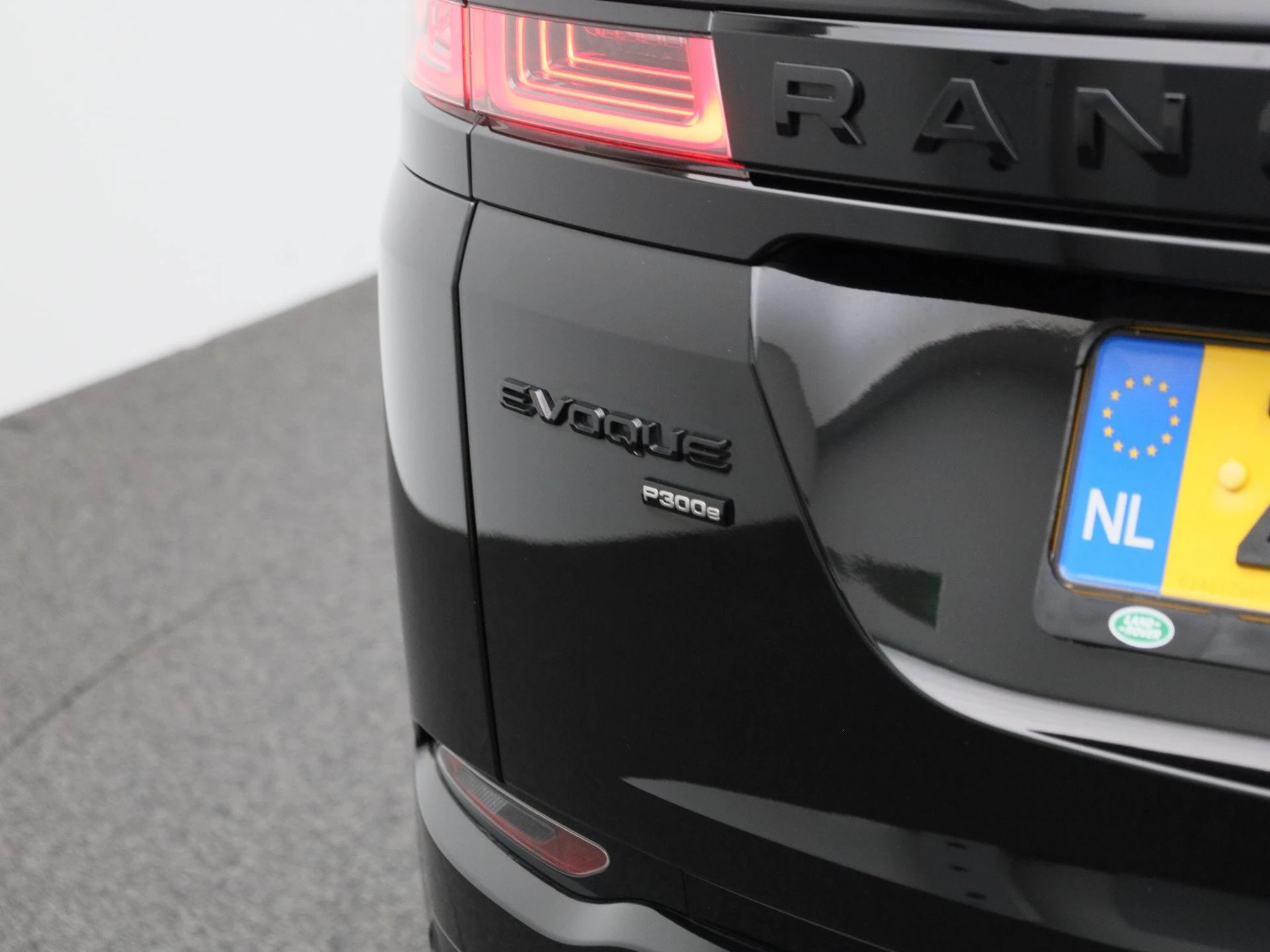 Land Rover-Range Rover Evoque-image-52