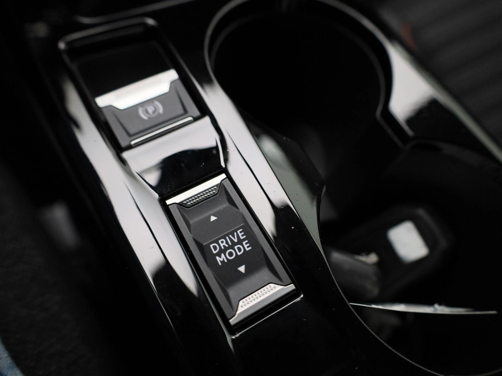 Peugeot-e-208-image-26