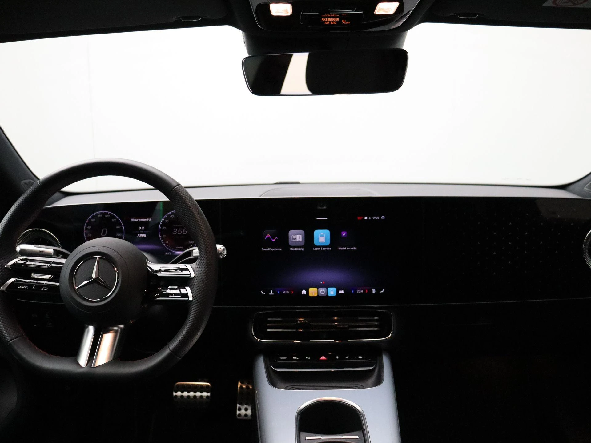 Mercedes-Benz-CLA-image-24