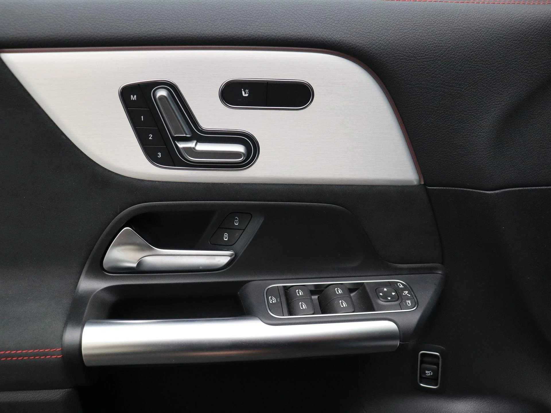 Mercedes-Benz EQA 250+ Star Edition + PANO DAK + BURMESTER + TREKHAAK + HEAD UP +