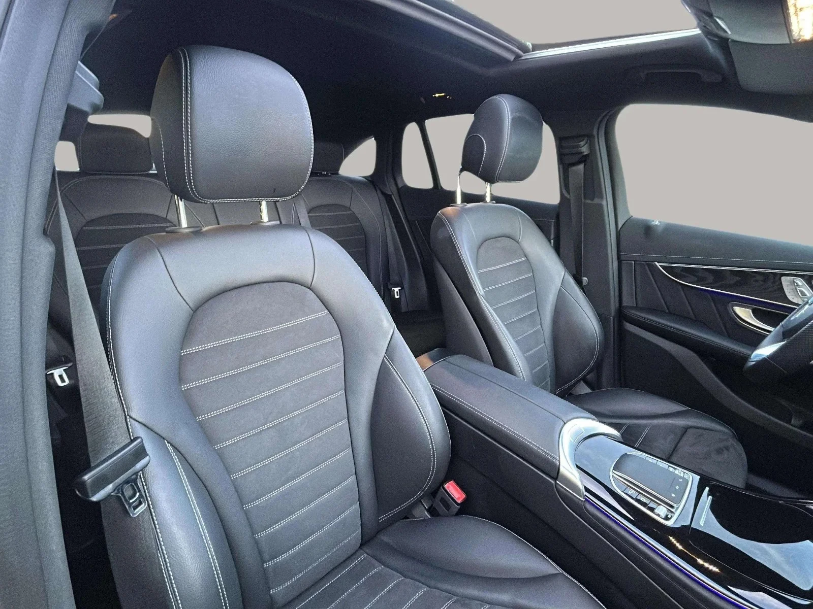 Mercedes-Benz-EQC-image-9