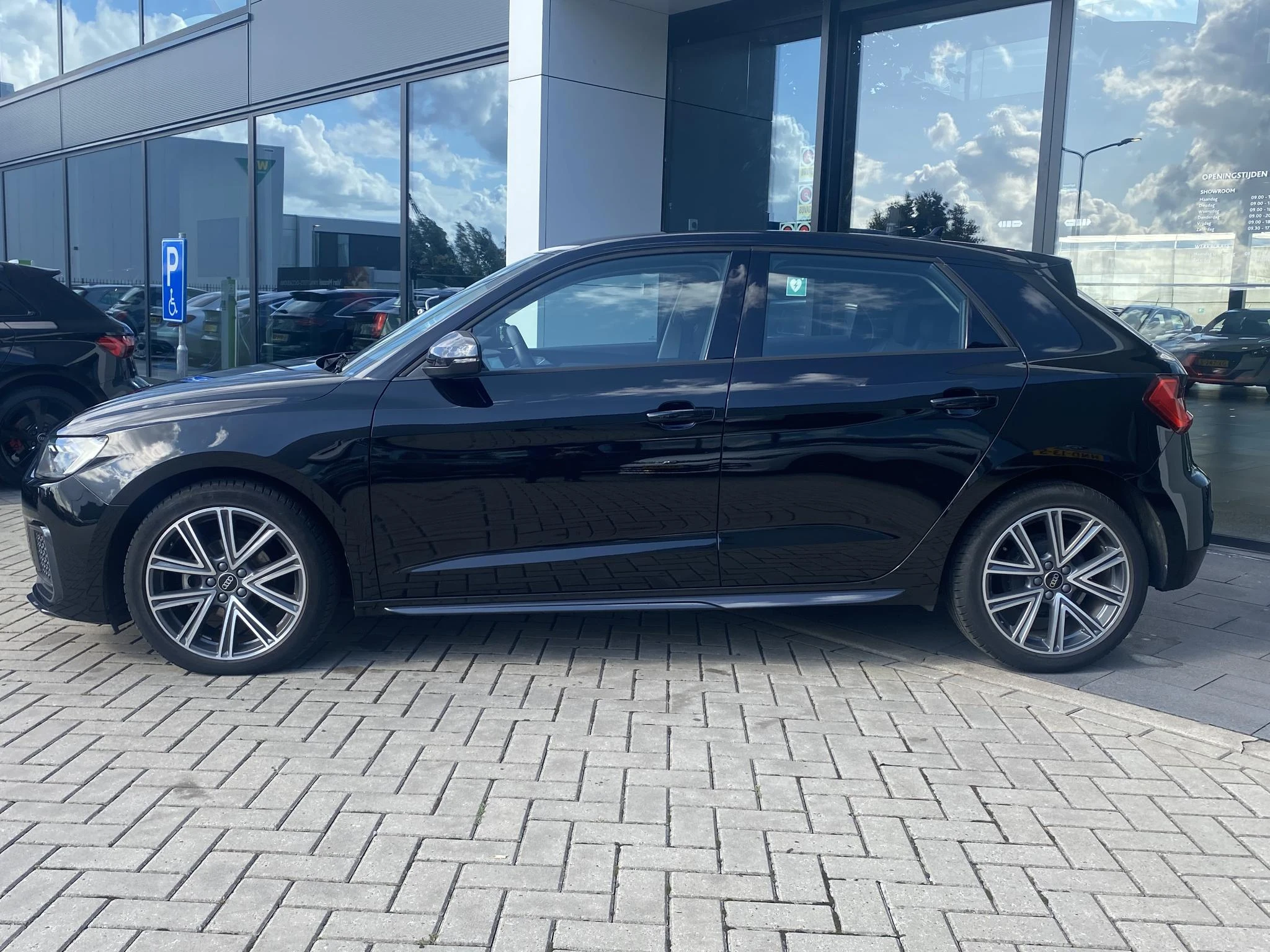 Audi-A1 Sportback-image-1