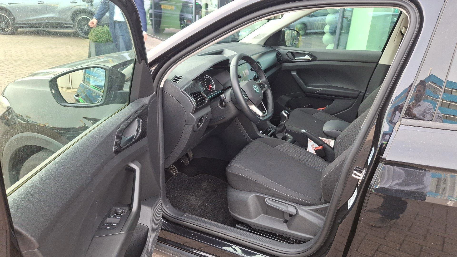 Volkswagen-T-Cross-image-13
