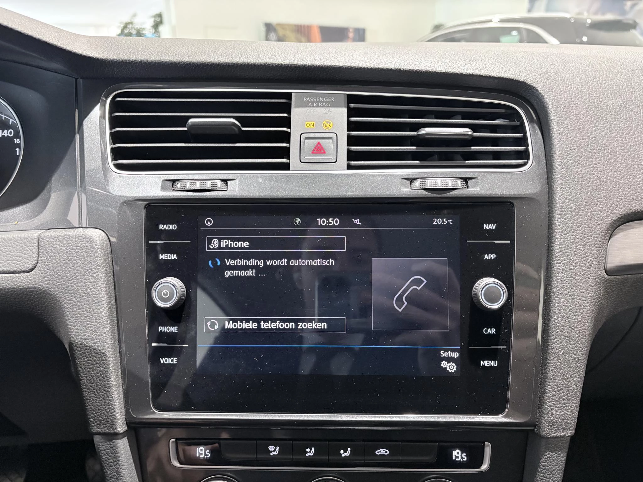 Volkswagen-Golf-image-20