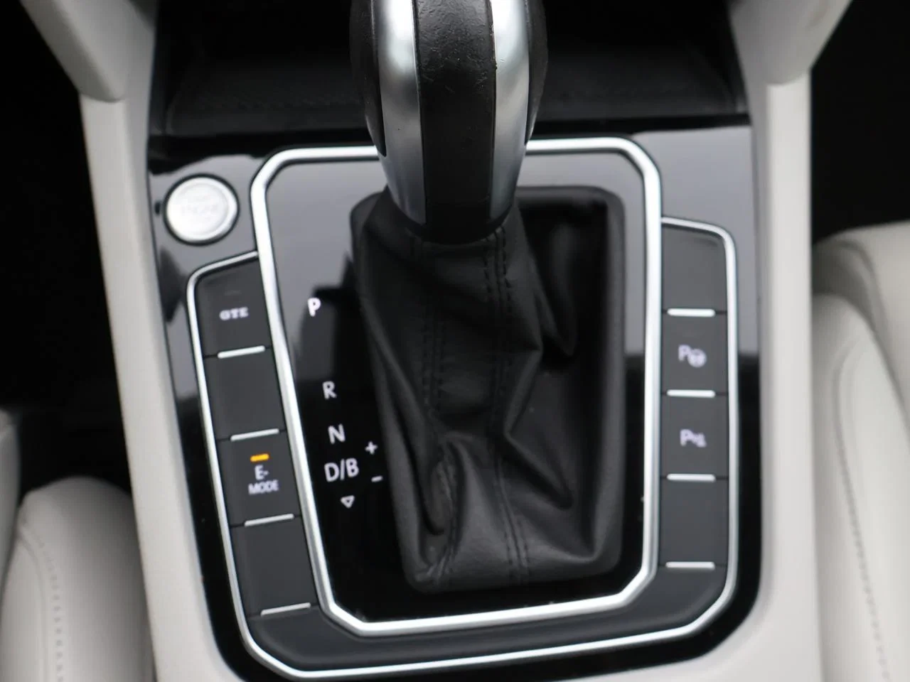 Volkswagen Passat Variant GTE Passat GTE 1.4 eHybrid PHEV 218PK *AUTOMAAT*TREKHAAK*WIT LEDER*ALCANTARA*CAMERA*ACC*NAVI*APP-CONNECT*...*