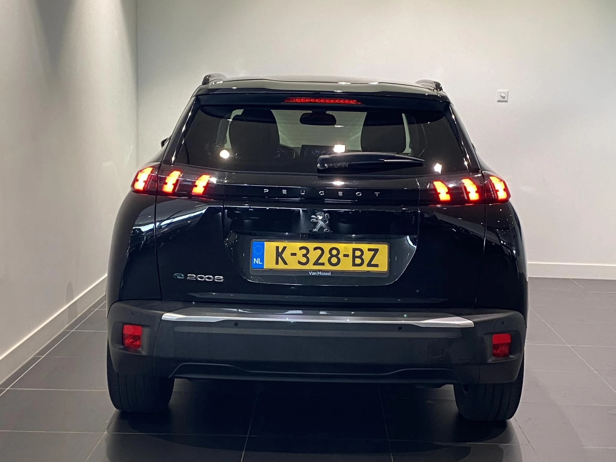 Peugeot-e-2008-image-5