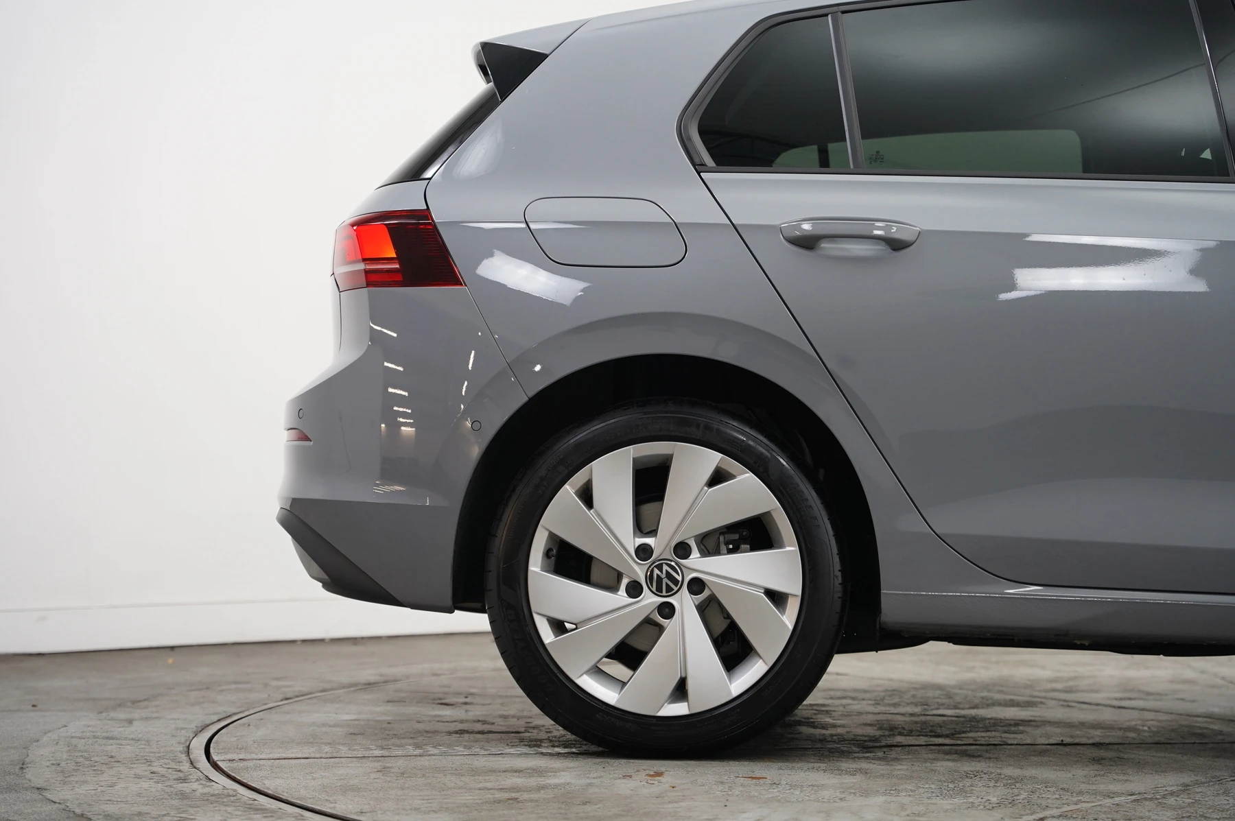 Volkswagen-Golf-image-32