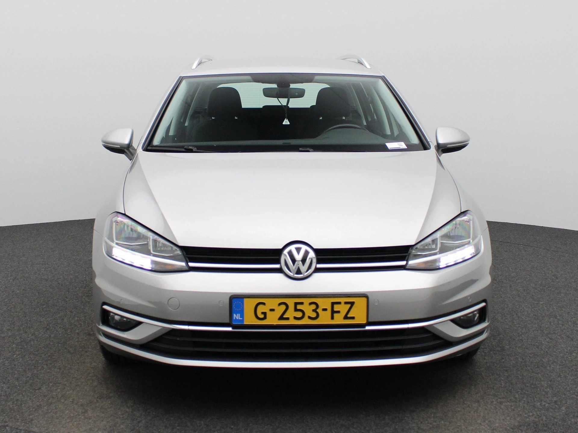 Volkswagen-Golf-image-2