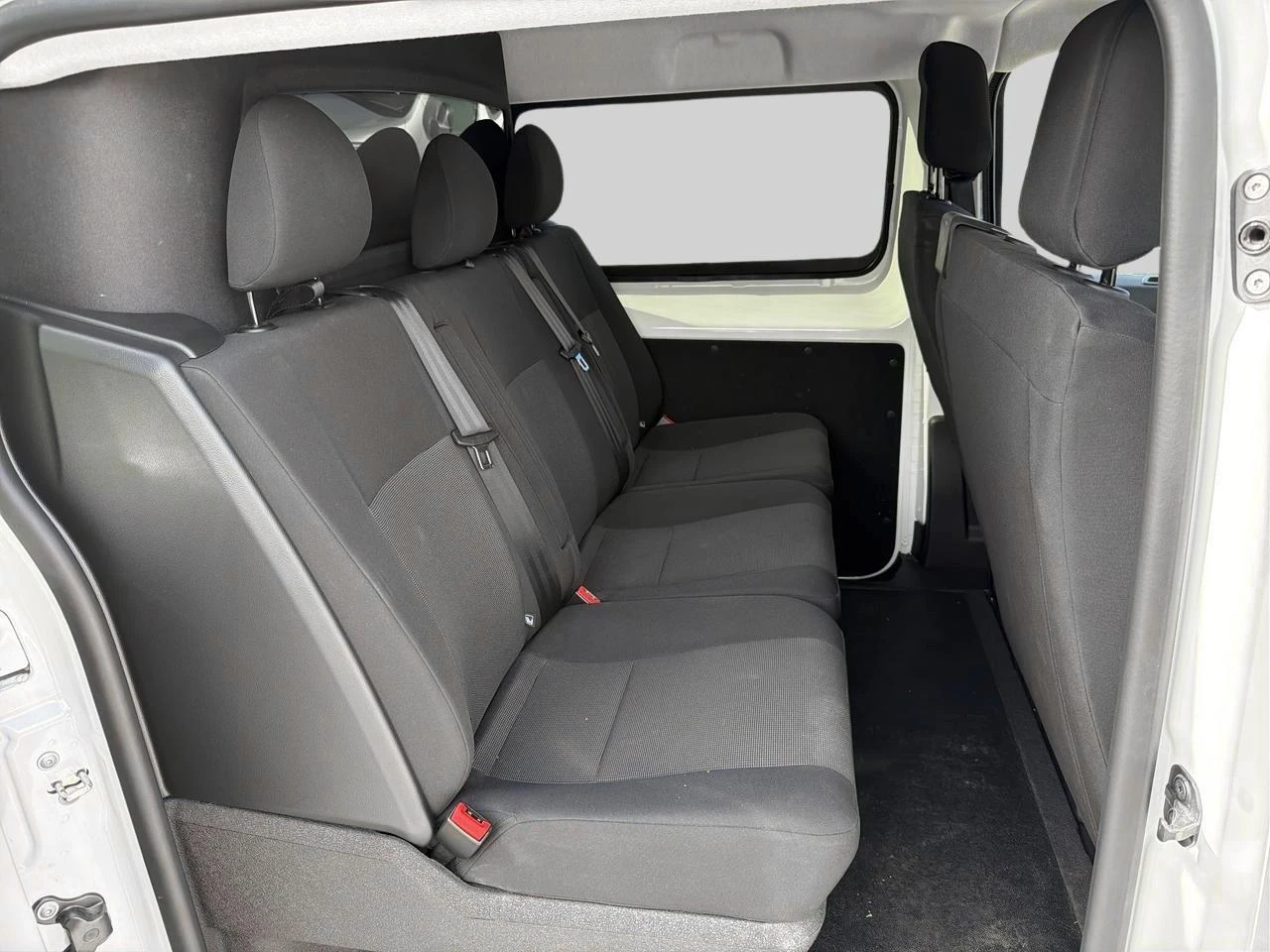 Opel-Vivaro-image-13