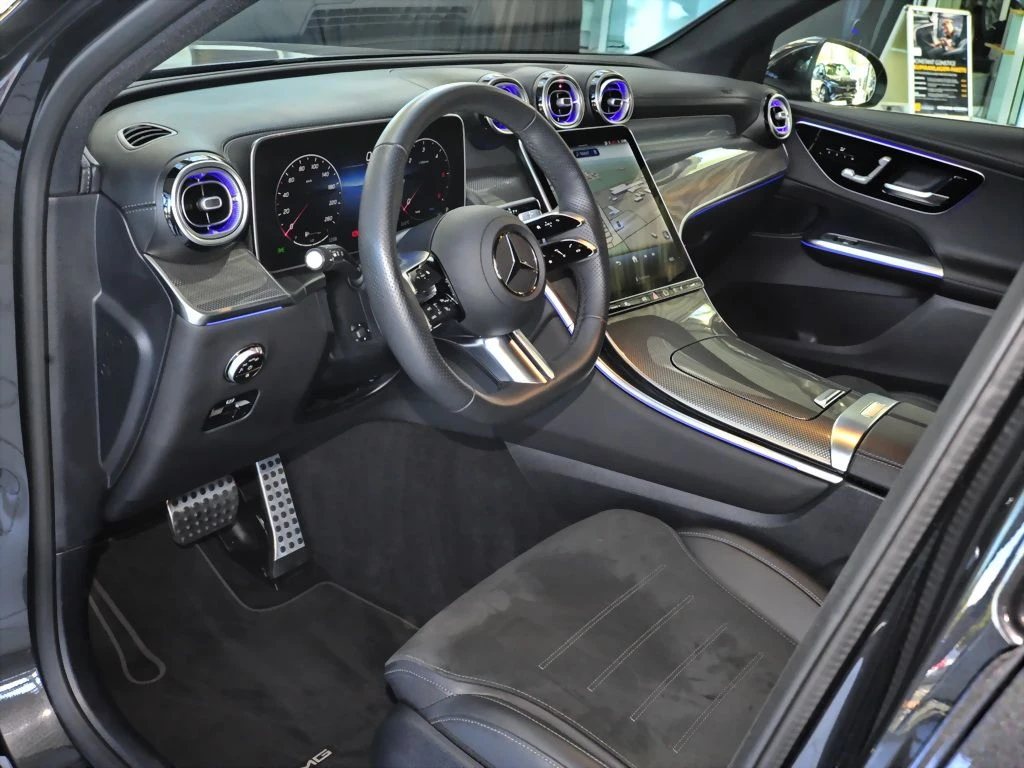 Mercedes-Benz-GLC 300 d-image-8