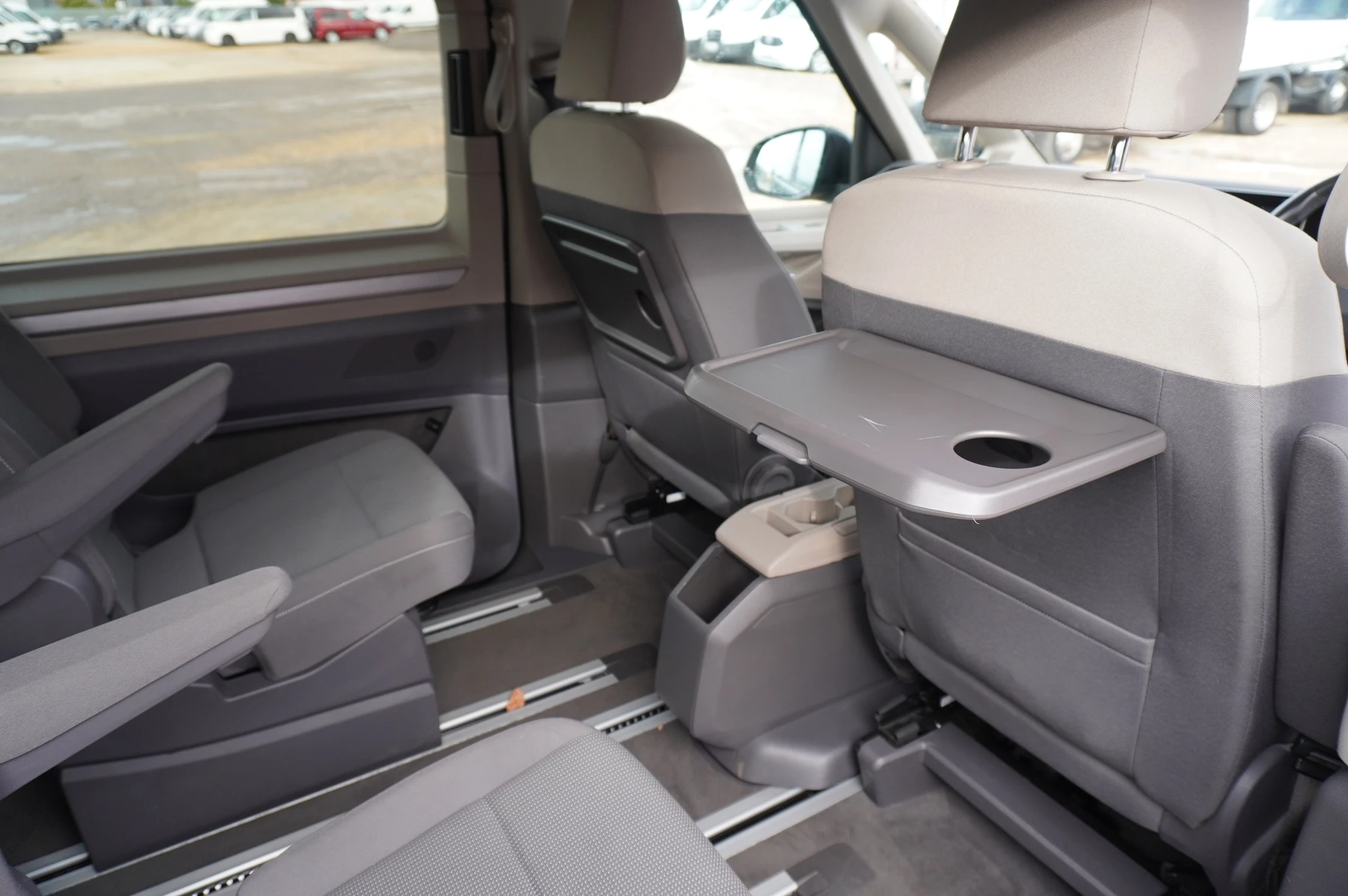Volkswagen-Multivan-image-15