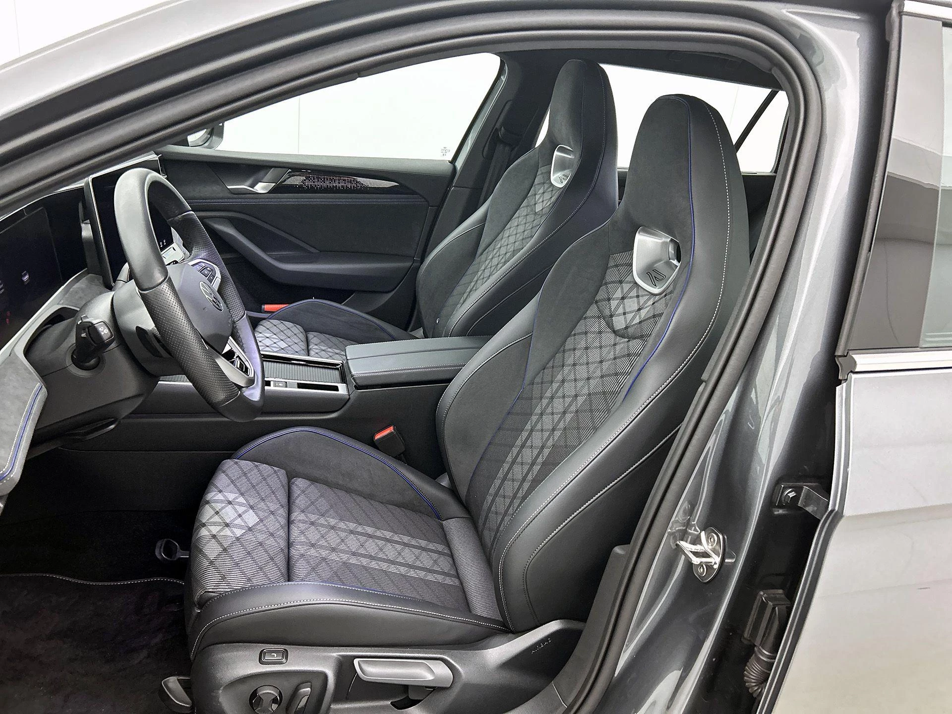 Volkswagen-Passat-image-6