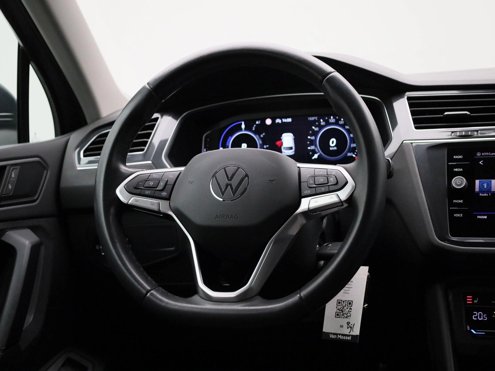 Volkswagen-Tiguan-image-9